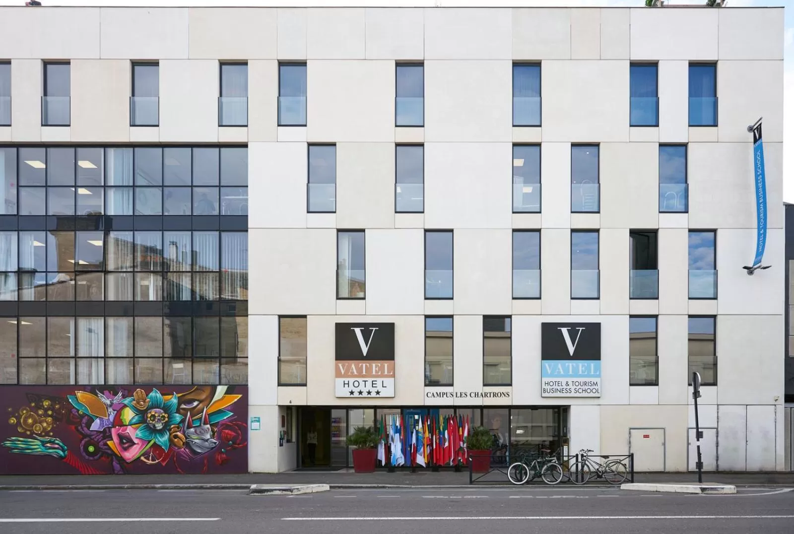 Property building in Hotel Vatel Bordeaux