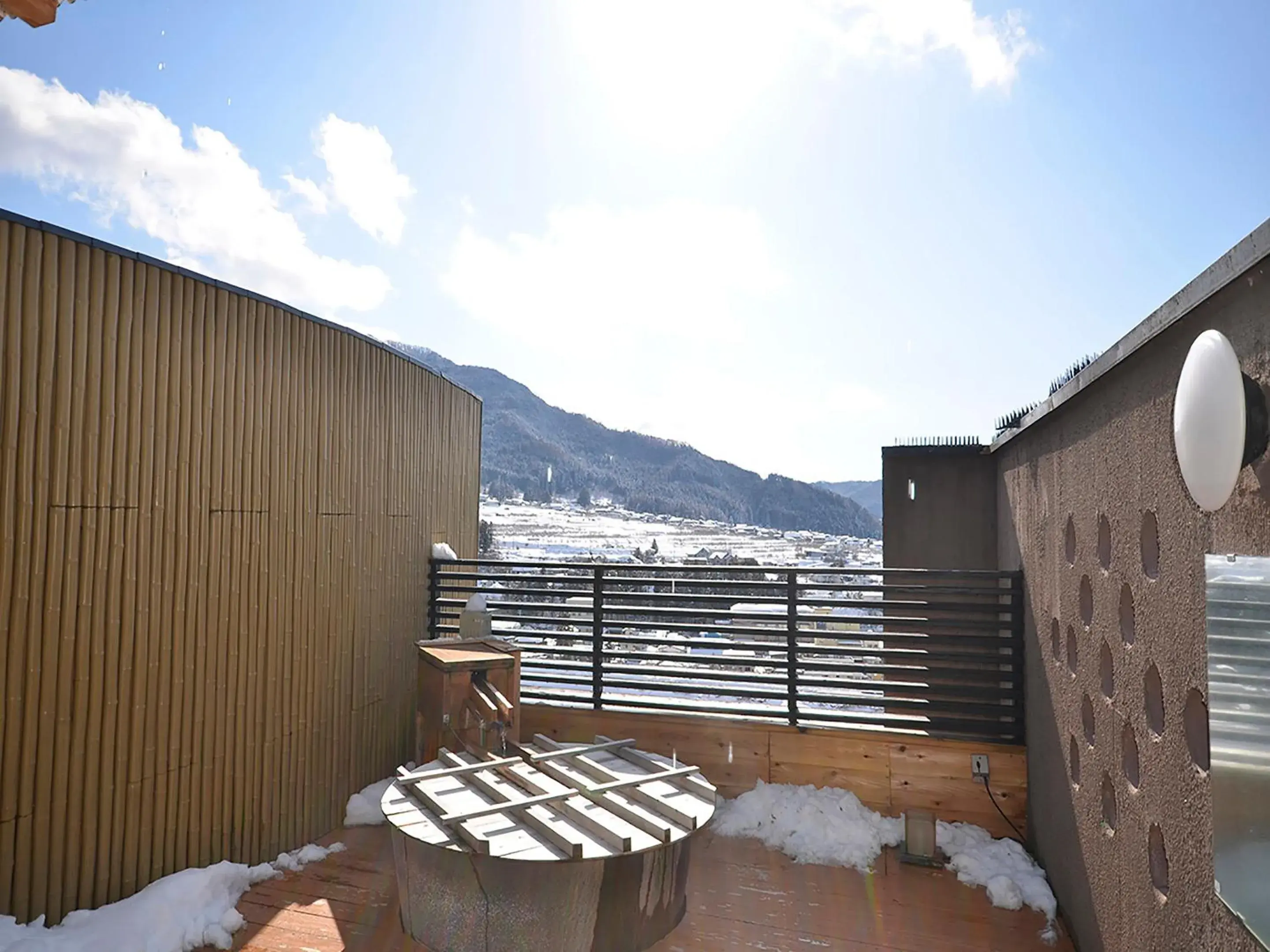 Winter, Mountain View in Ryokan Biyunoyado