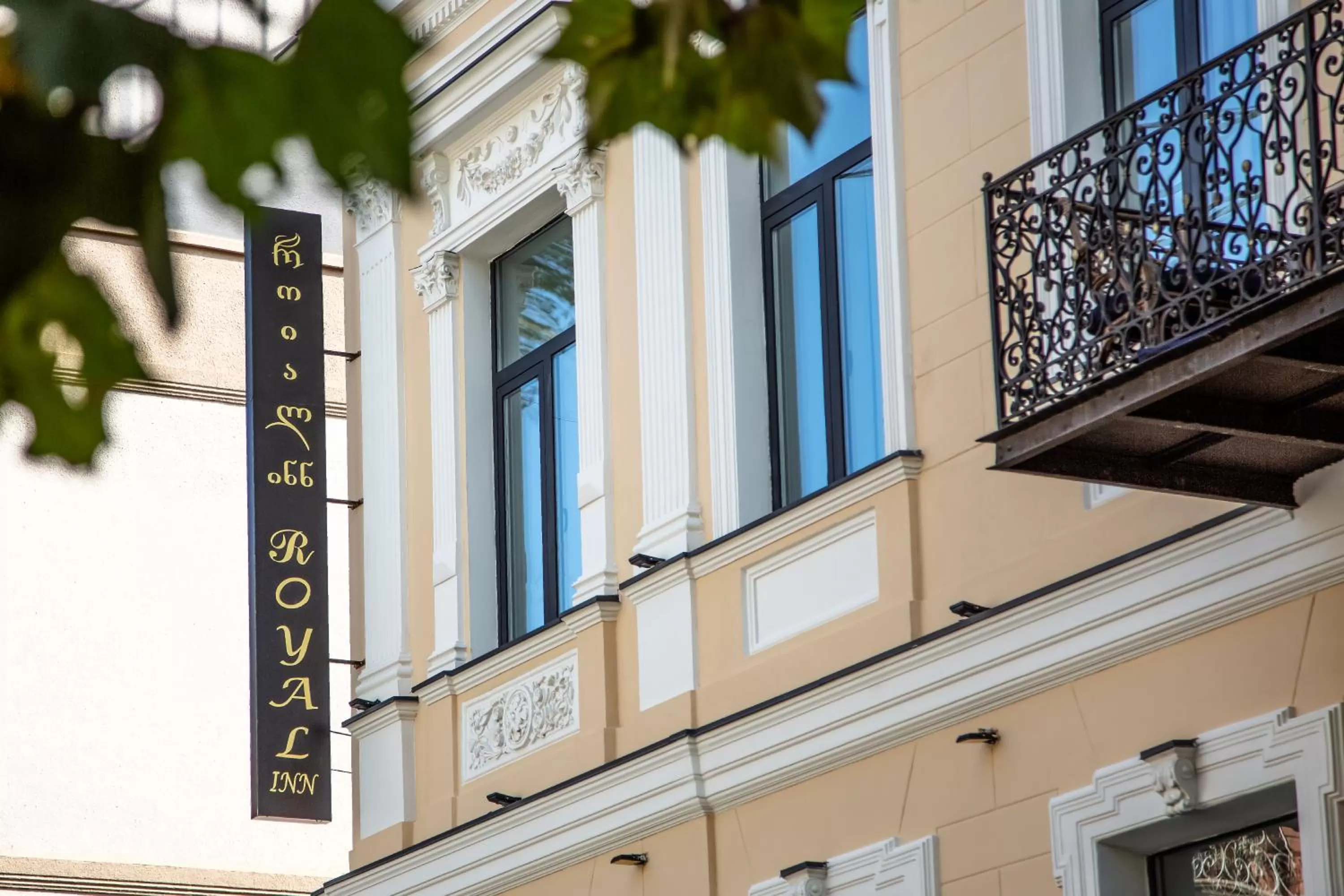 Facade/entrance in Royal Inn