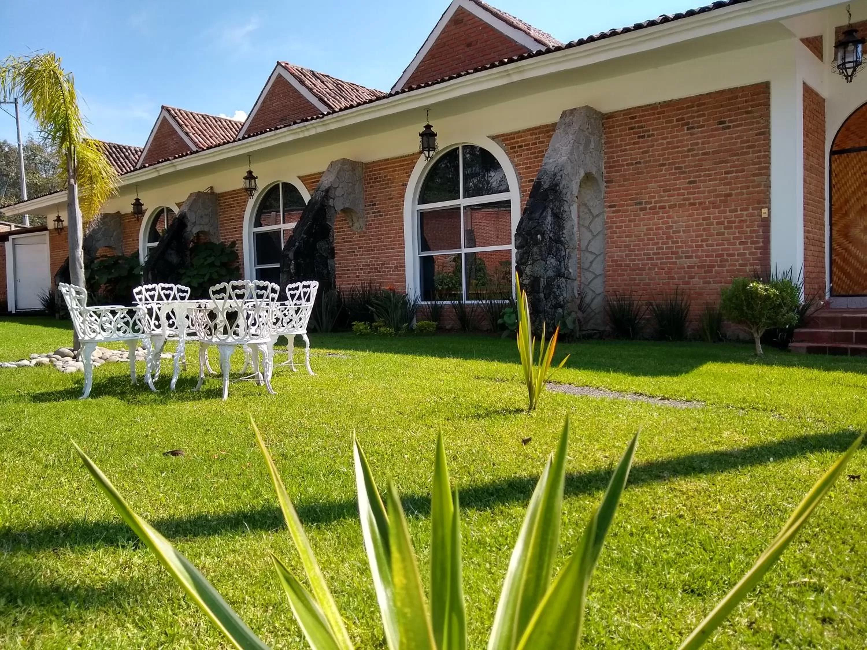 Garden in Hotel Villa Monarca Inn