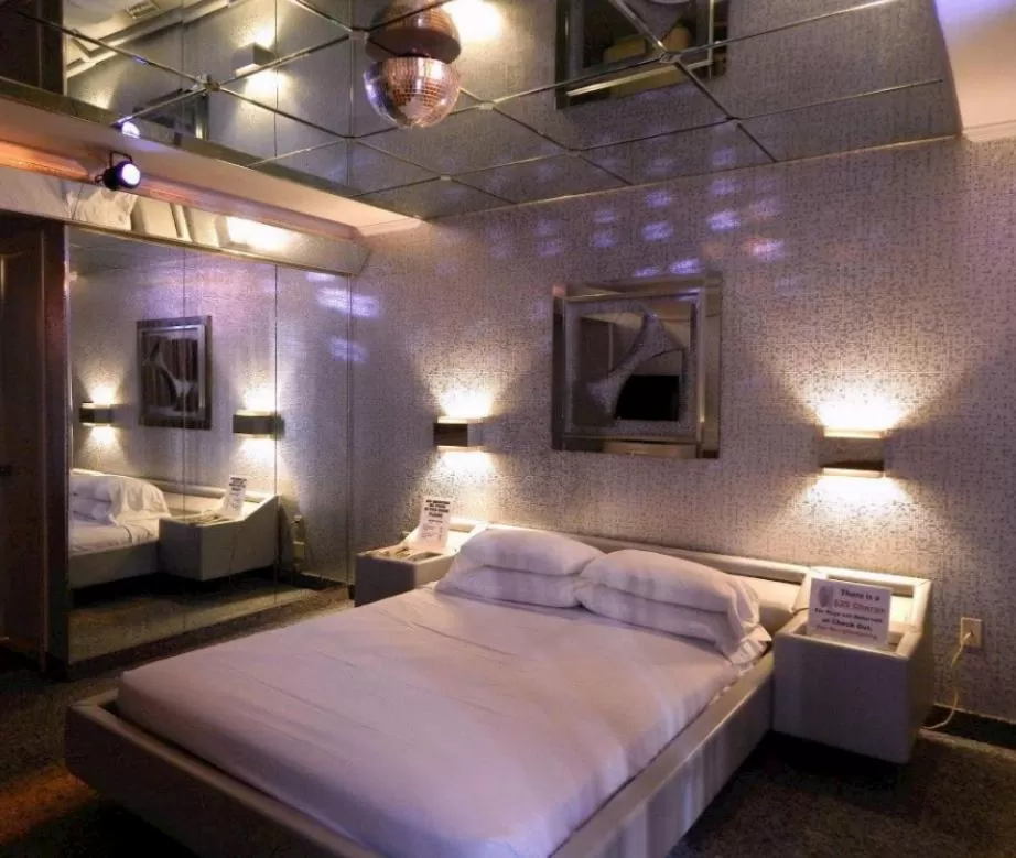 Bedroom, Bed in Commack Inn