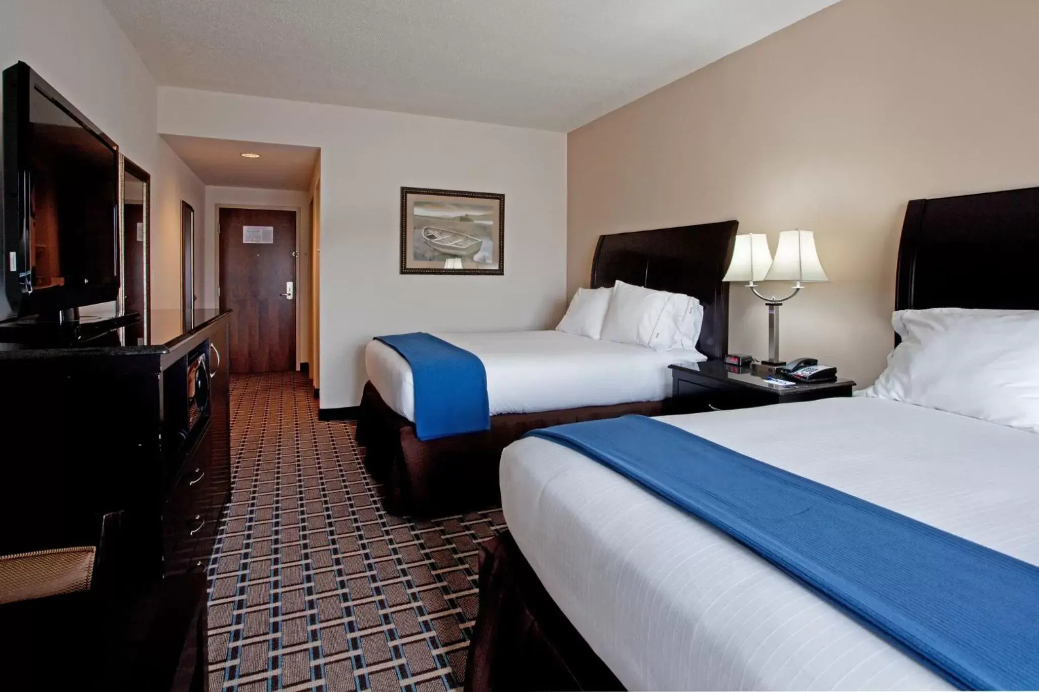 Photo of the whole room, Bed in Holiday Inn Express Hotel & Suites Hope Mills-Fayetteville Airport, an IHG Hotel