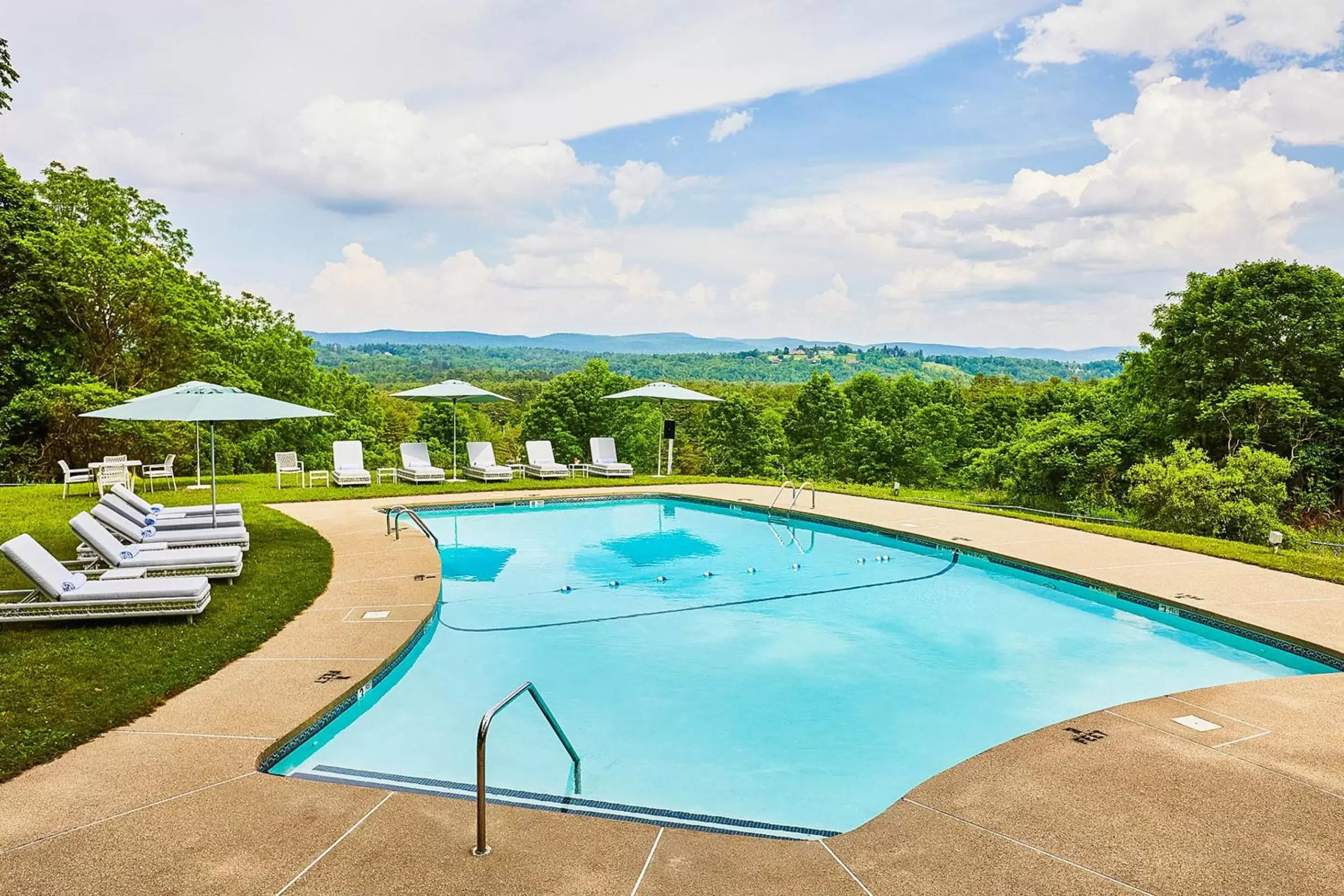 Pool view, Swimming Pool in Apple Tree Inn