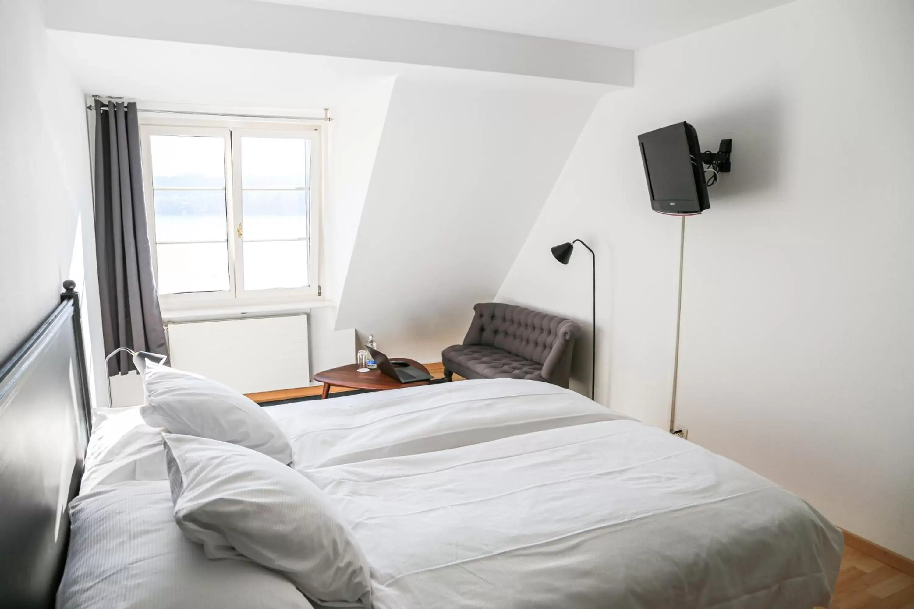 Bedroom, Bed in Hotel Hirschen am See
