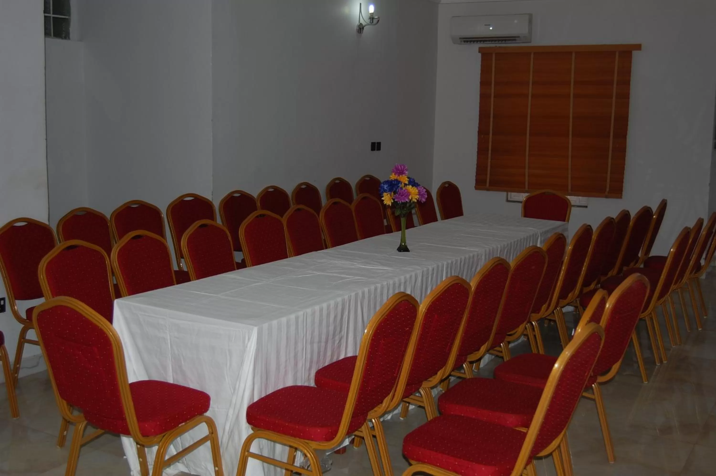 Nue-Crest Hotels & Suites