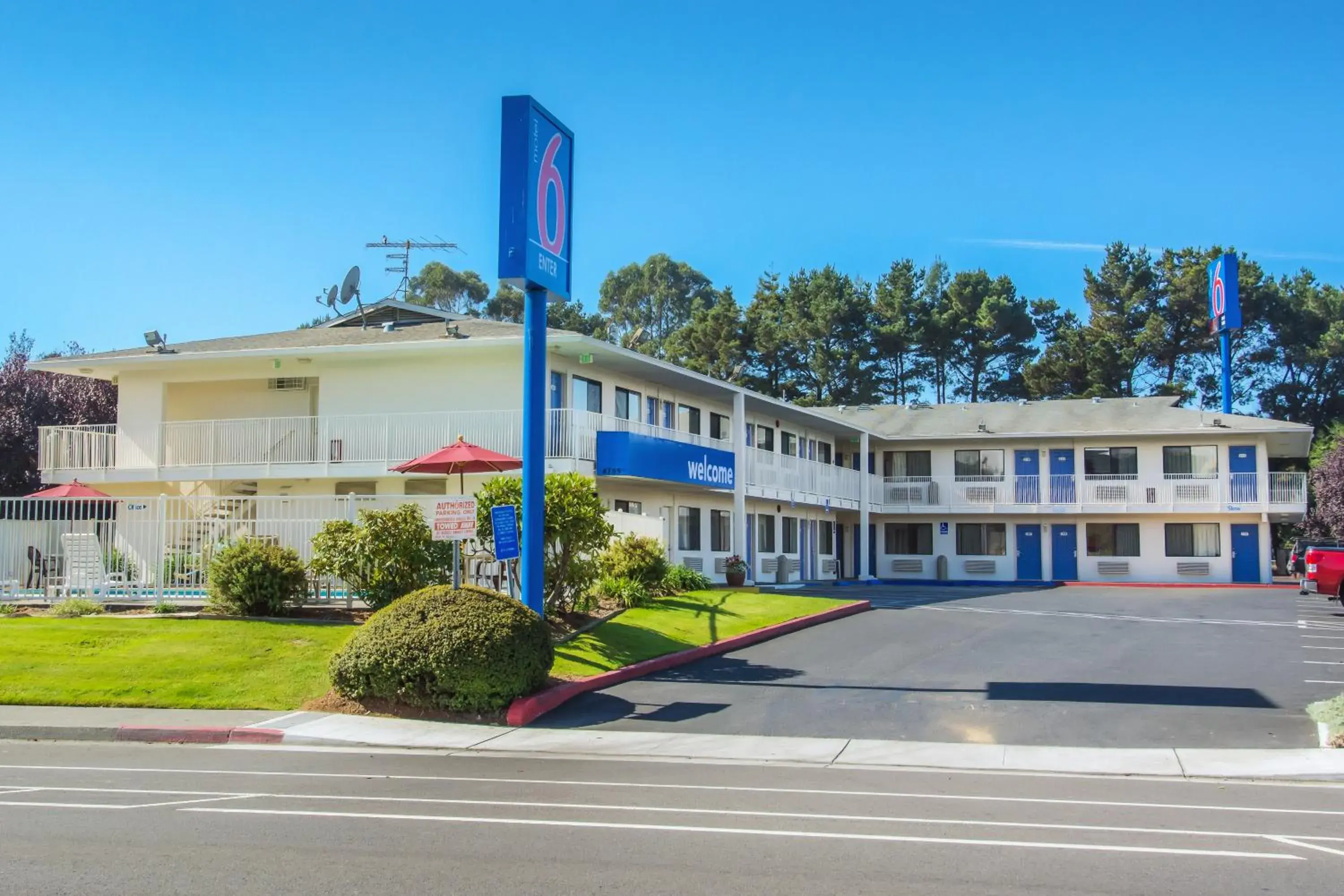 Facade/entrance, Property Building in Motel 6-Arcata, CA Cal Poly Humboldt