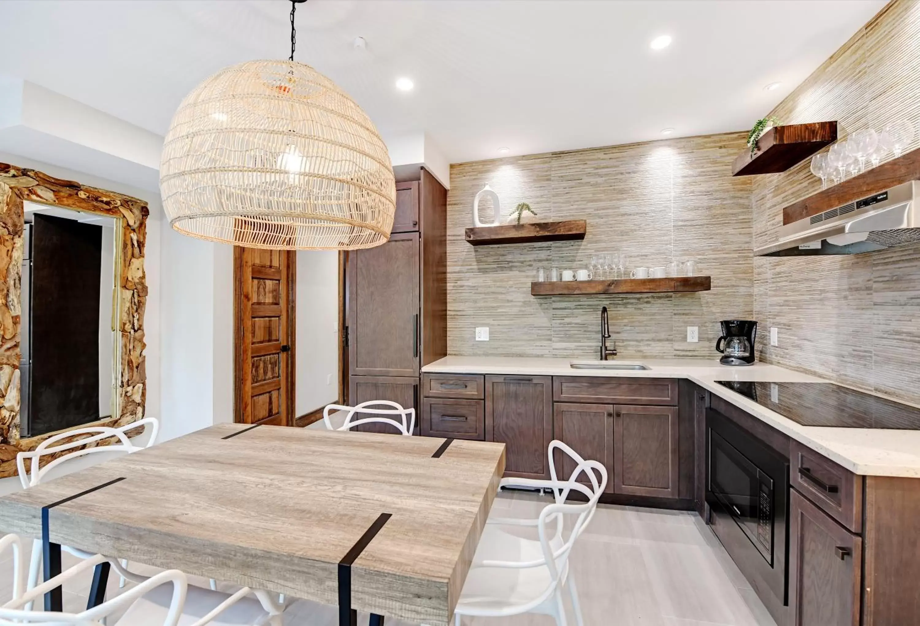 Kitchen or kitchenette, Kitchen/Kitchenette in Bali Hai Beachfront Resort and Spa