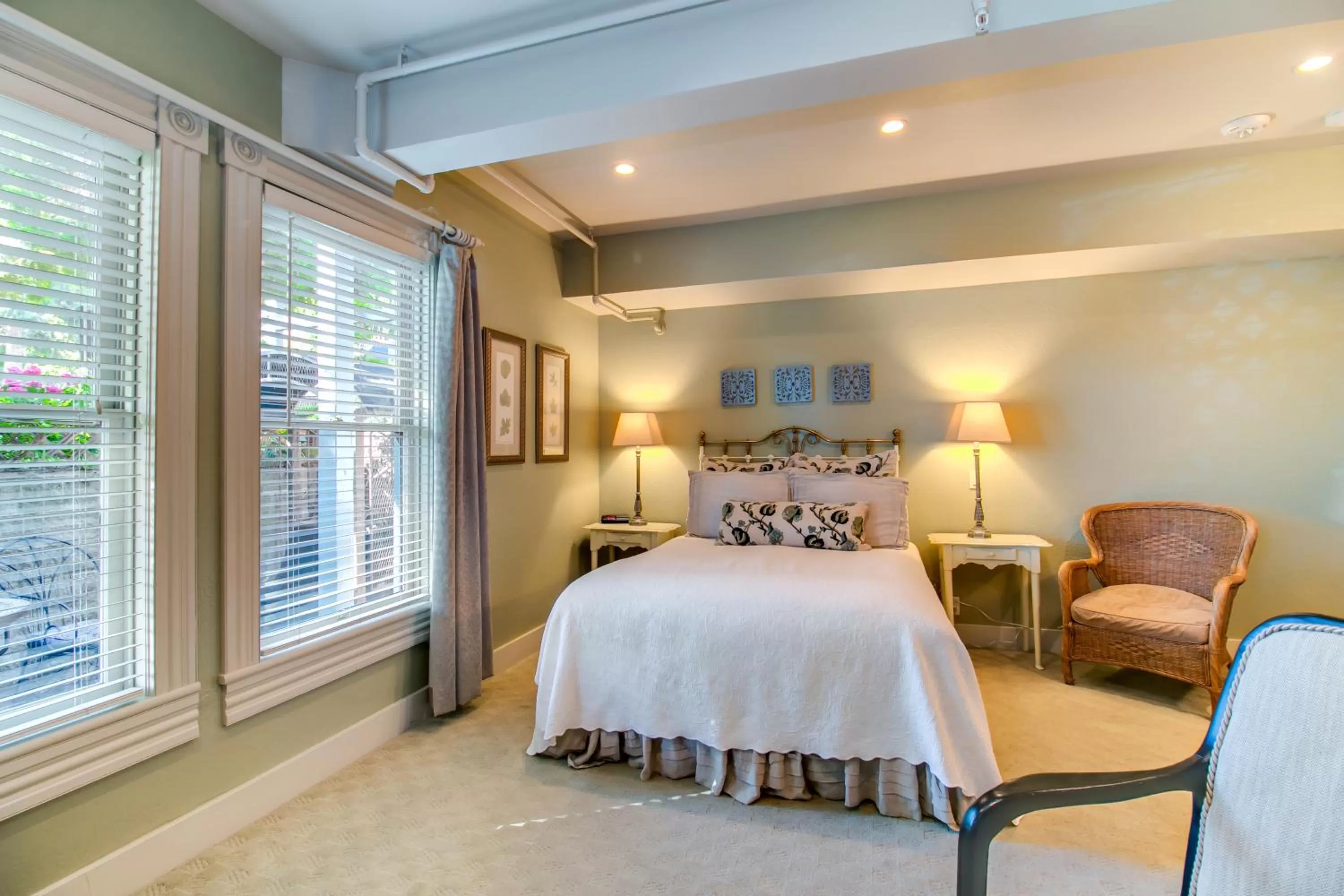 Bed in Winchester Inn