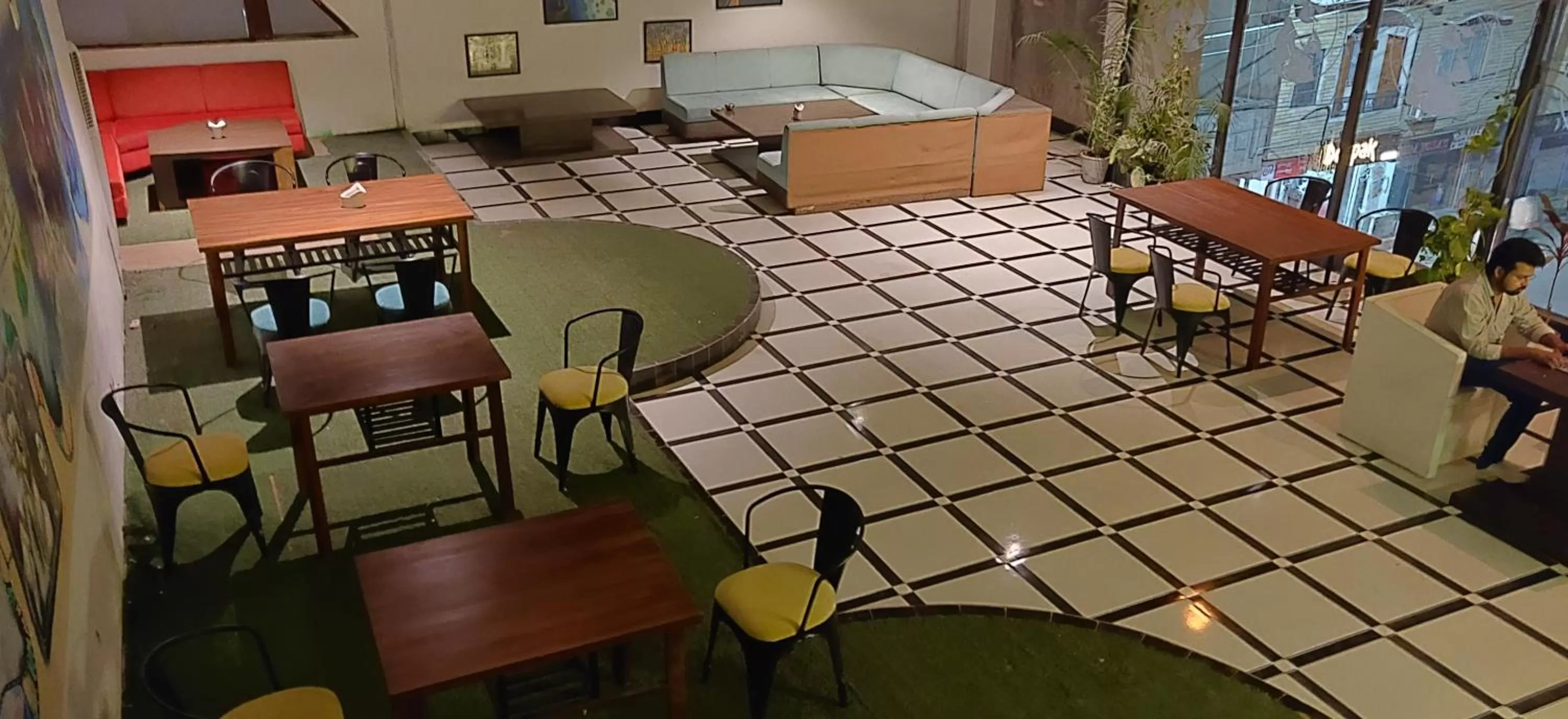 Restaurant/Places to Eat in Hotel VIP