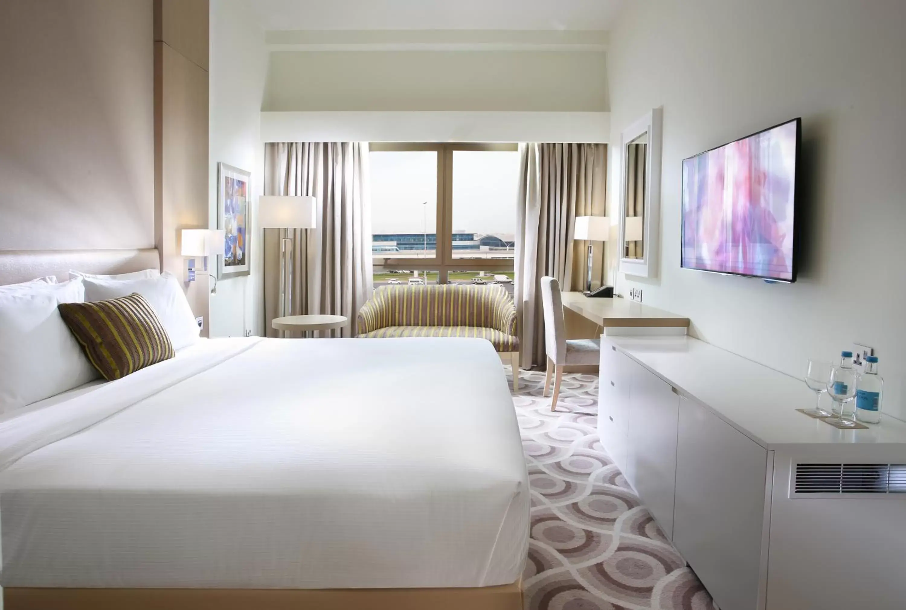 Bed in Metropolitan Hotel Dubai