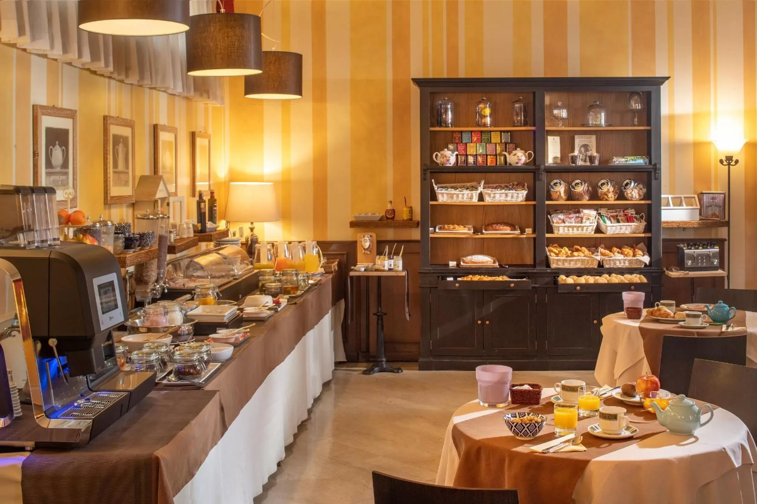 Buffet breakfast, Restaurant/Places to Eat in Hotel Ambasciatori