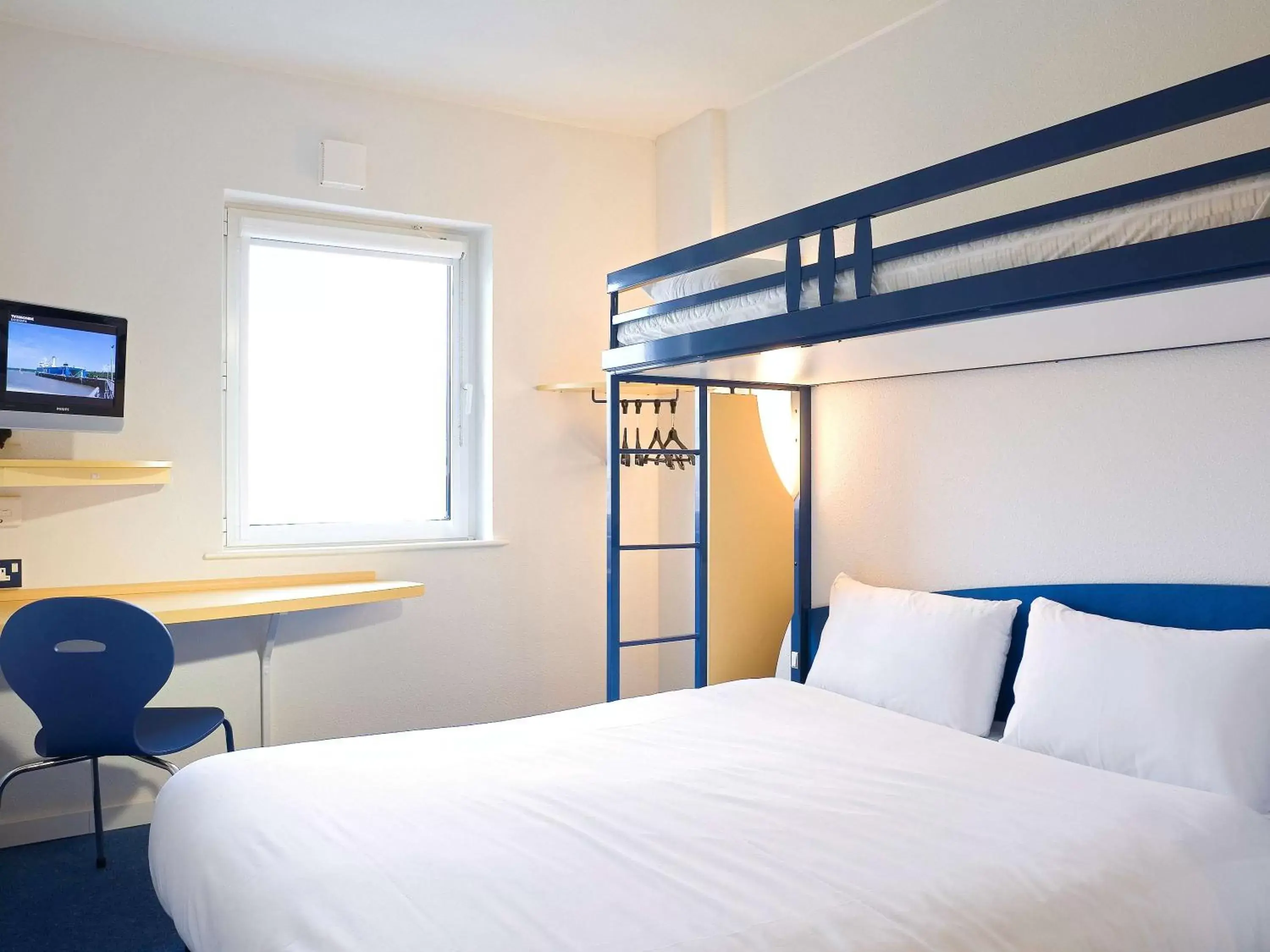 Photo of the whole room, Bunk Bed in ibis budget Paris Porte d'Italie Ouest