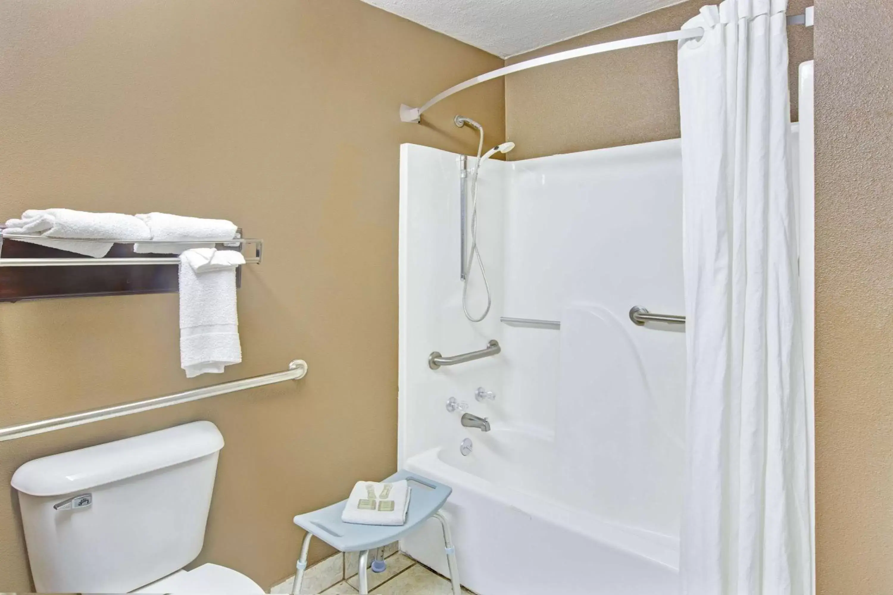 Photo of the whole room in Super 8 by Wyndham Gaffney Photo of the whole room in Super 8 by Wyndham Gaffney