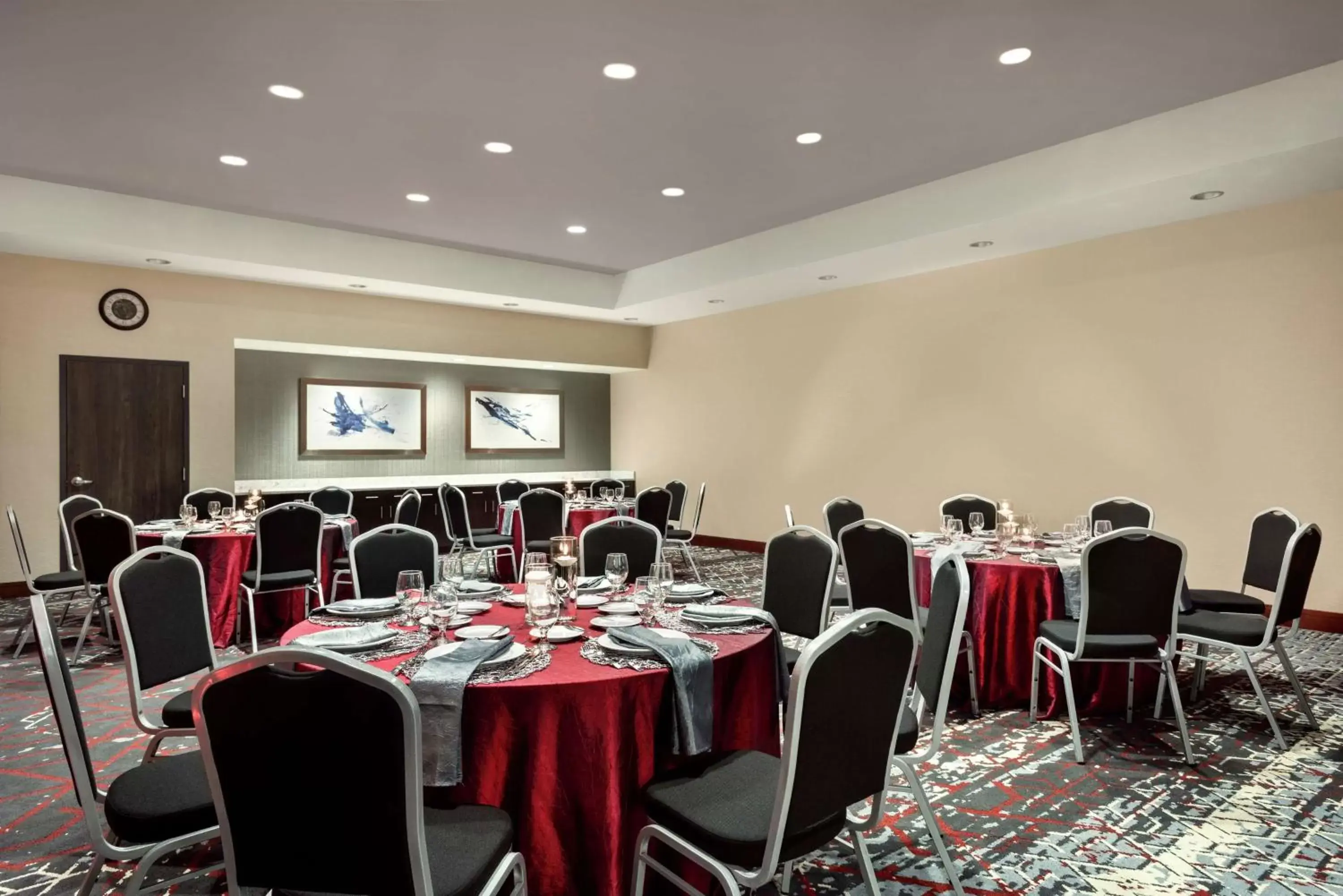 Dining area, Restaurant/Places to Eat in Embassy Suites By Hilton Noblesville Indianapolis Conv Ctr