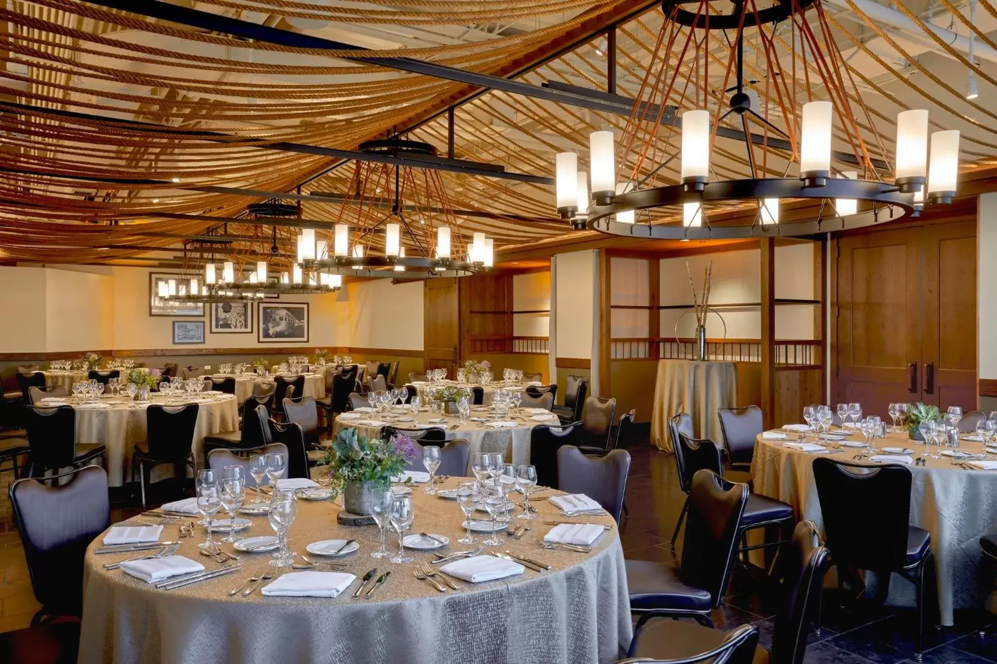 Banquet/Function facilities, Restaurant/Places to Eat in Loews Chicago Hotel
