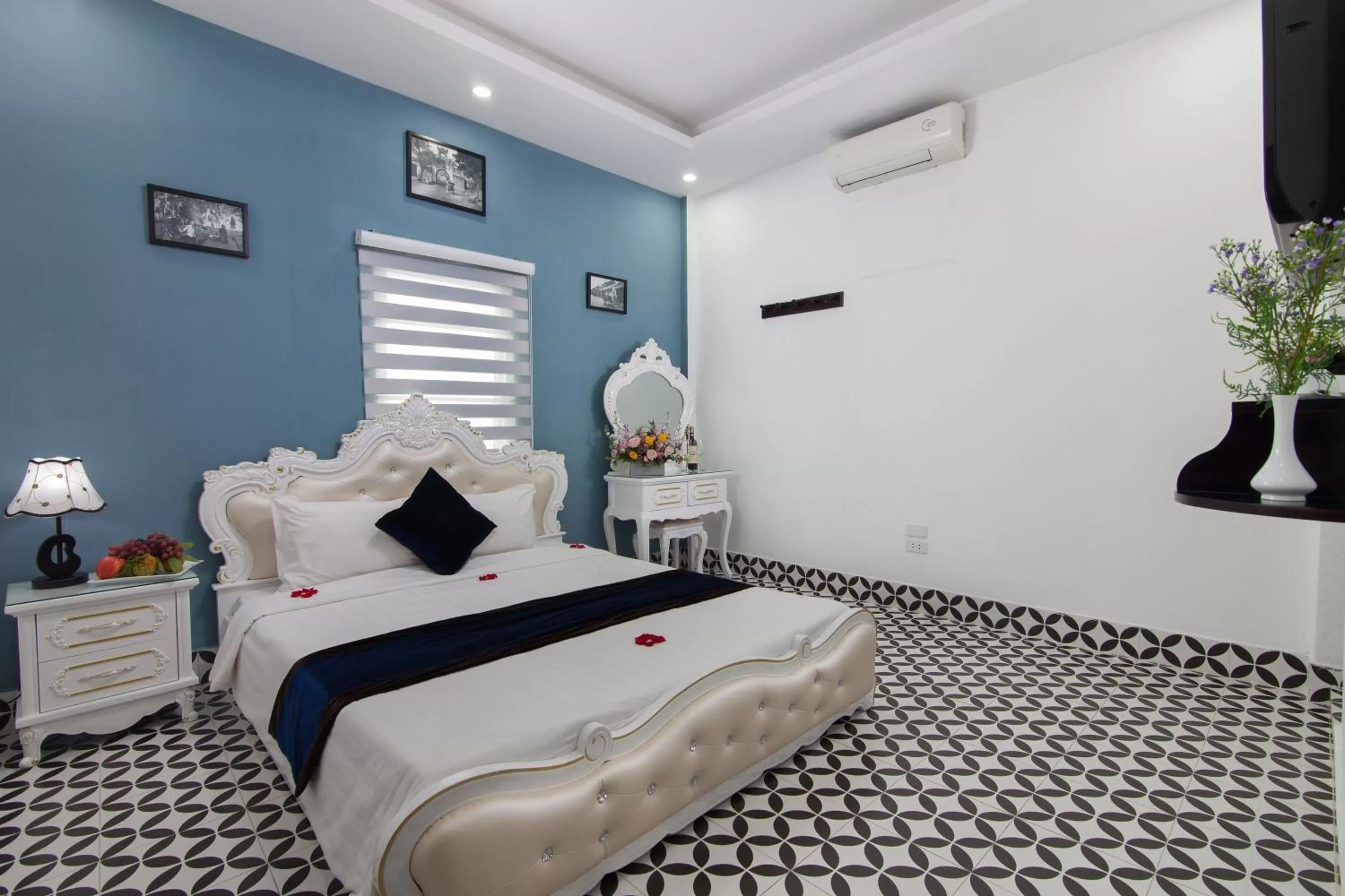 Property building, Bed in Hanoi Boutique House