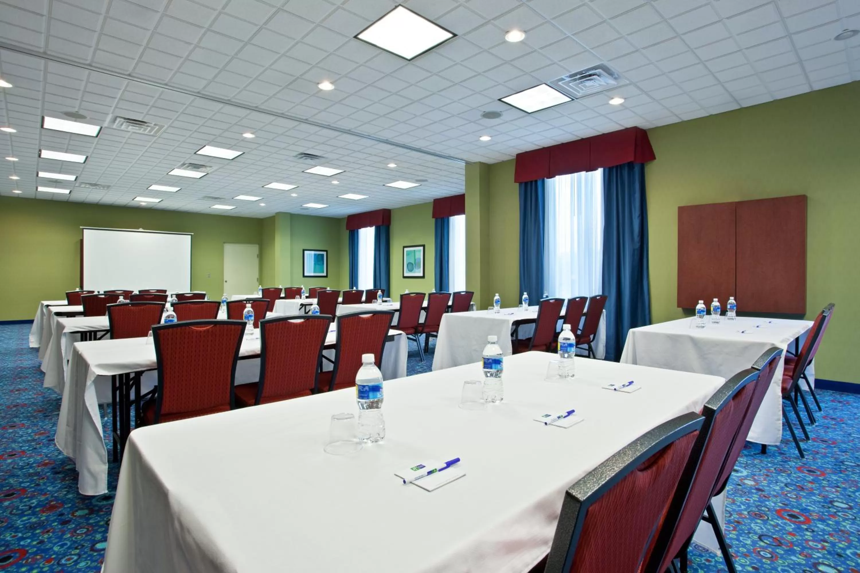 Meeting/conference room in Holiday Inn Express Hotel and Suites Akron South-Airport Area by IHG