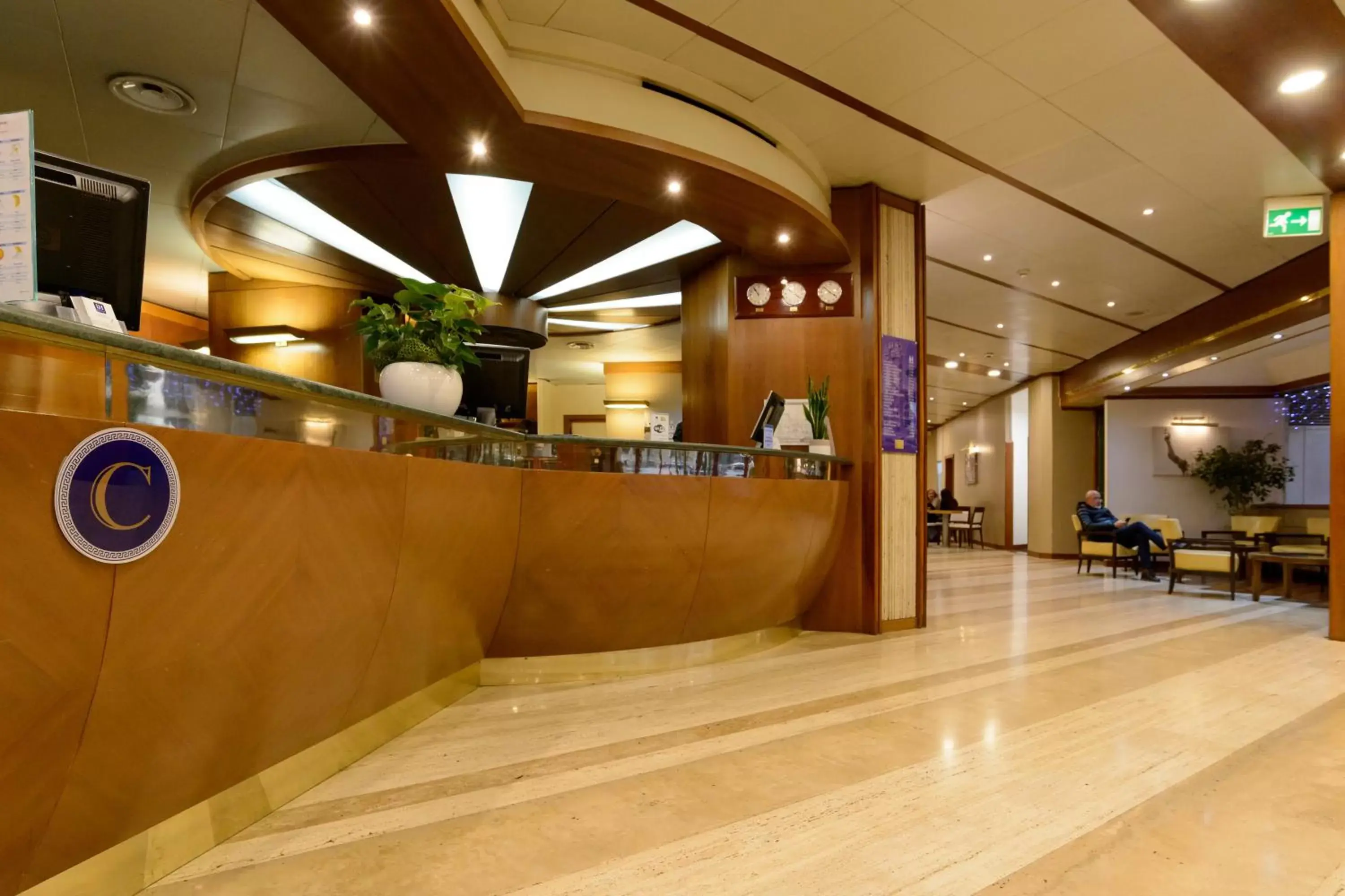Lobby/Reception in iH Hotels Roma Cicerone