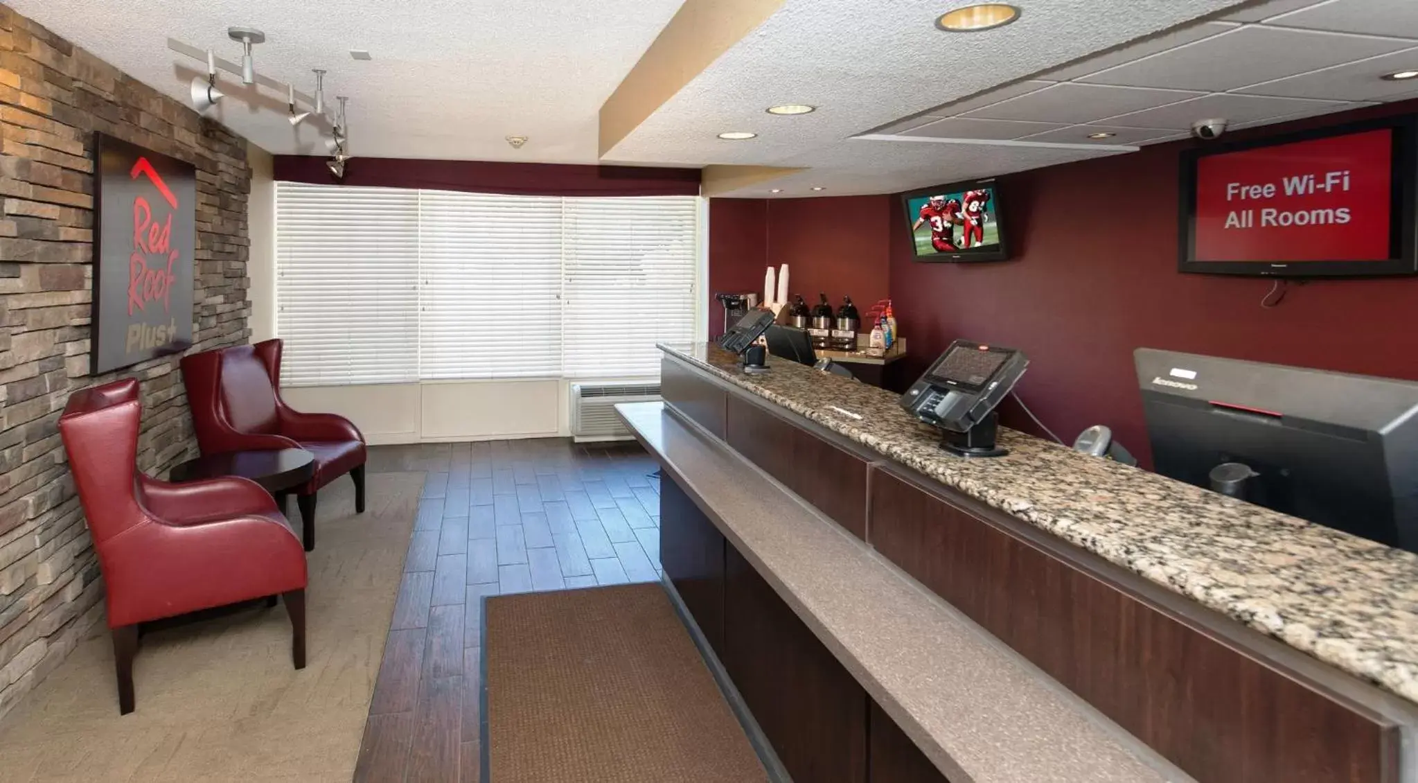 Lobby or reception, Lobby/Reception in Red Roof Inn PLUS+ Mt Pleasant - Patriots Point