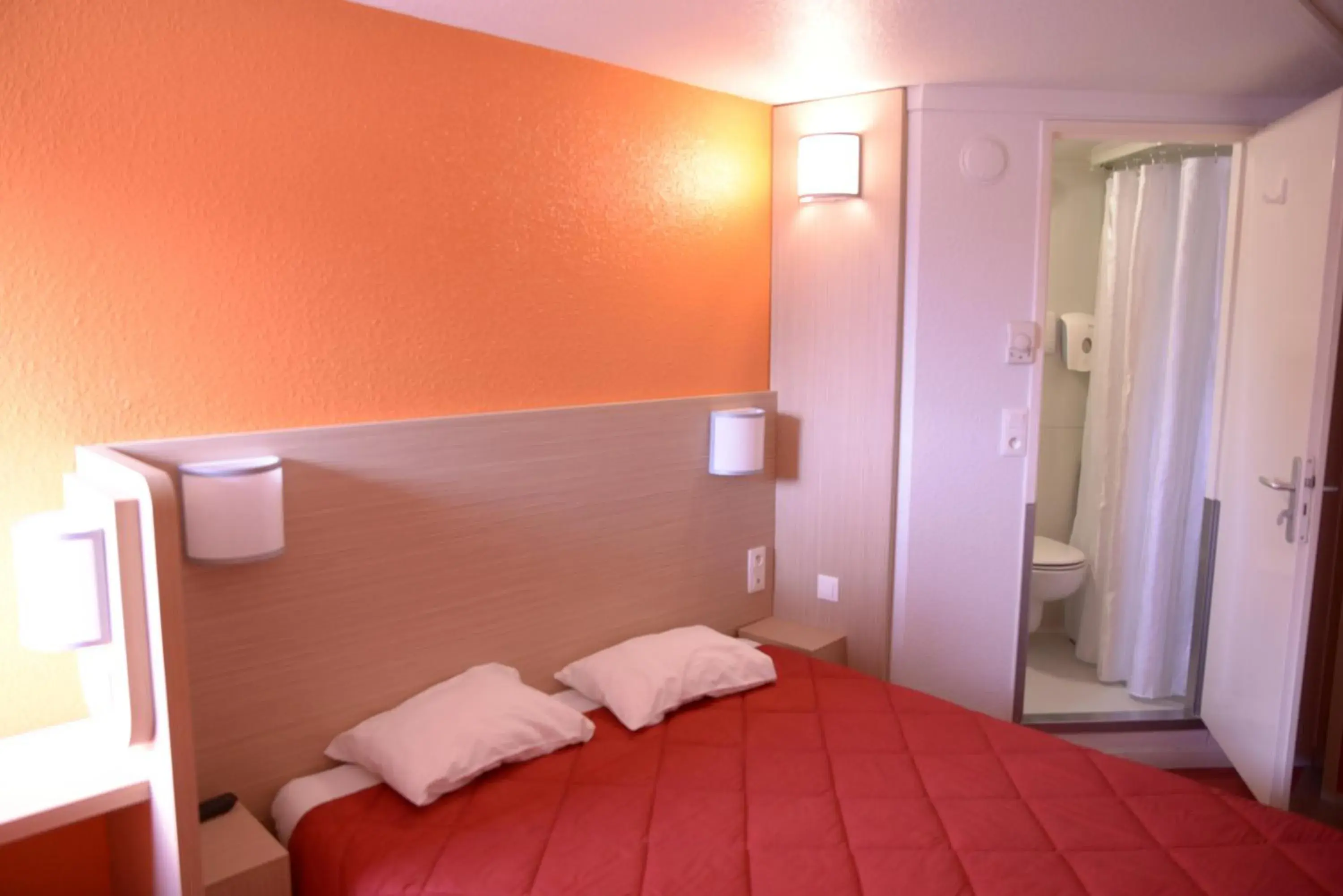 Bedroom, Bed in Premiere Classe Sete Balaruc