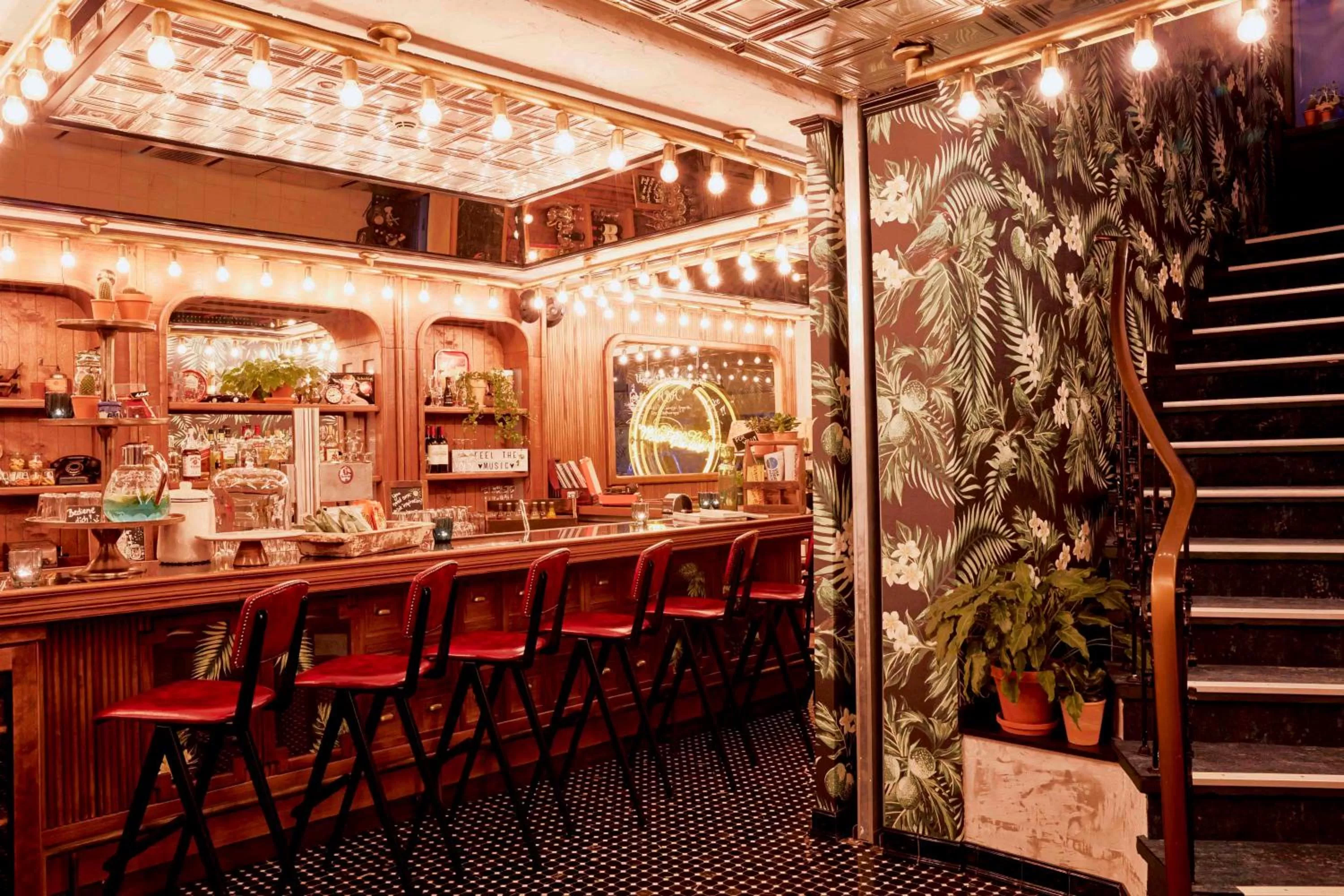 Lounge or bar in Max Brown Hotel Midtown, part of Sircle Collection