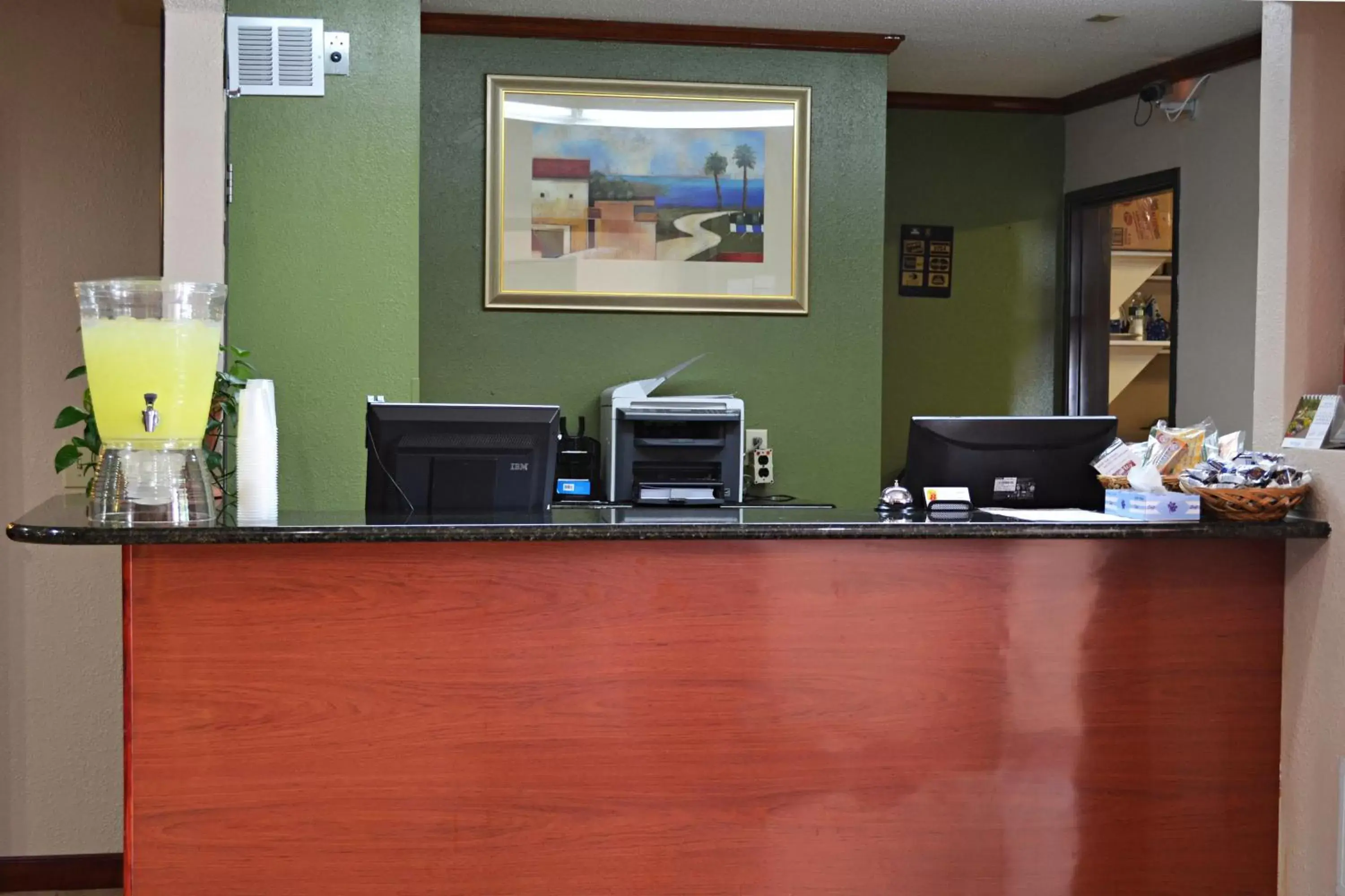 Lobby or reception in Super 8 by Wyndham Tilton/Lake Winnipesaukee Lobby or reception in Super 8 by Wyndham Tilton/Lake Winnipesaukee