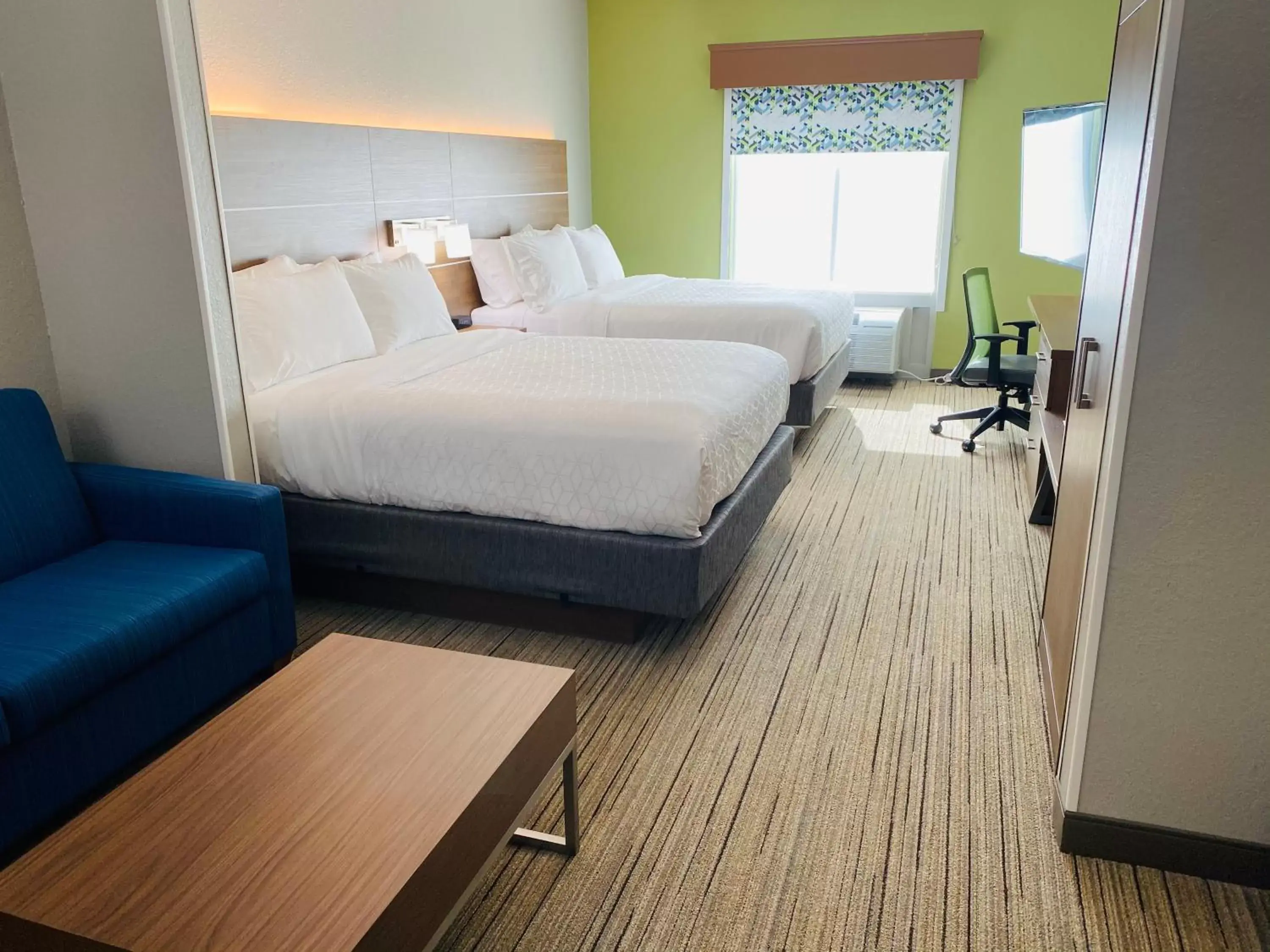 Photo of the whole room, Bed in Holiday Inn Express & Suites - Enterprise, an IHG Hotel