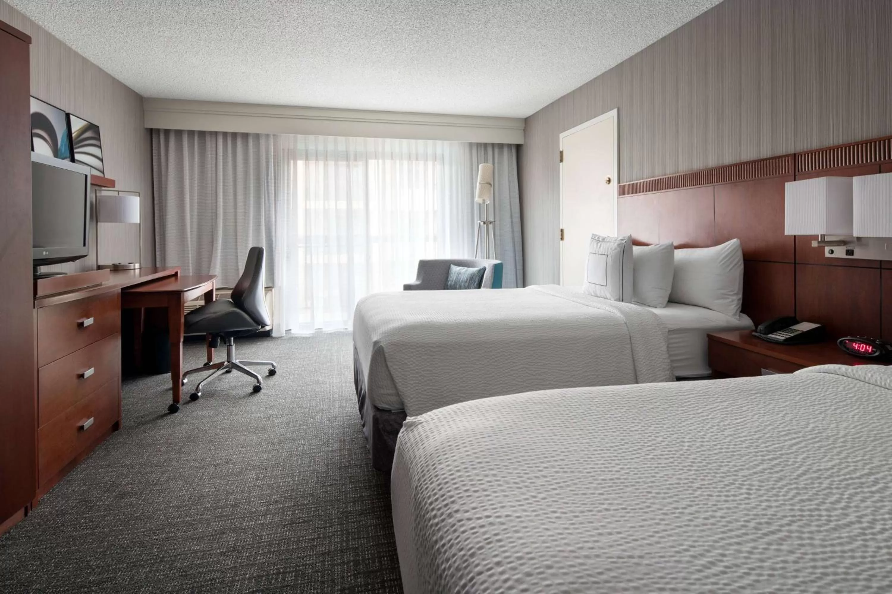 View (from property/room), Bed in Sonesta Select Los Angeles LAX El Segundo