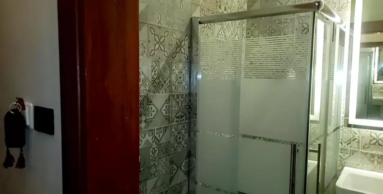 Shower, Bathroom in Amman Pasha Hotel