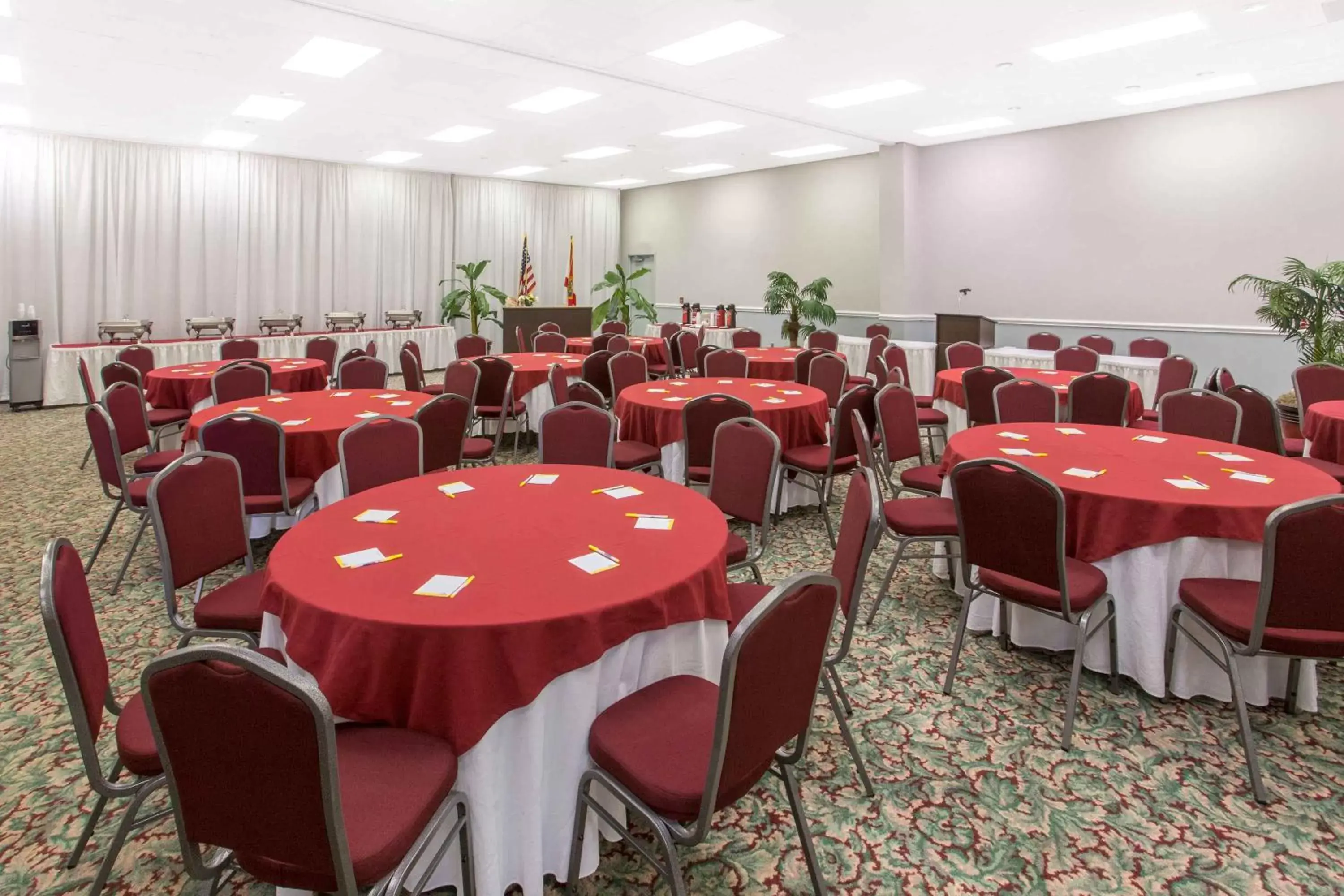 Banquet Facilities in Days Inn & Suites by Wyndham Navarre Conference Center