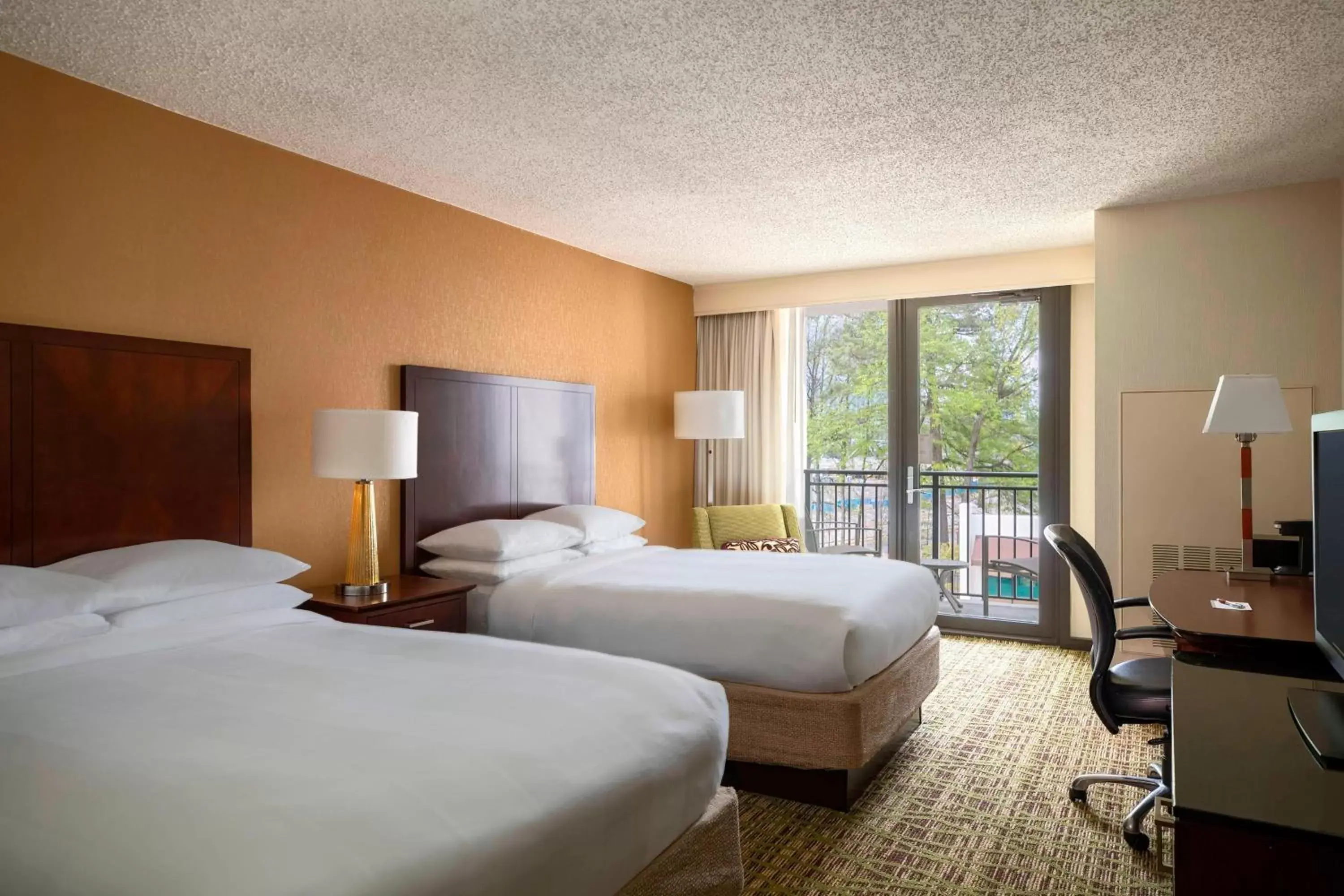 Photo of the whole room, Bed in Atlanta Marriott Perimeter Center