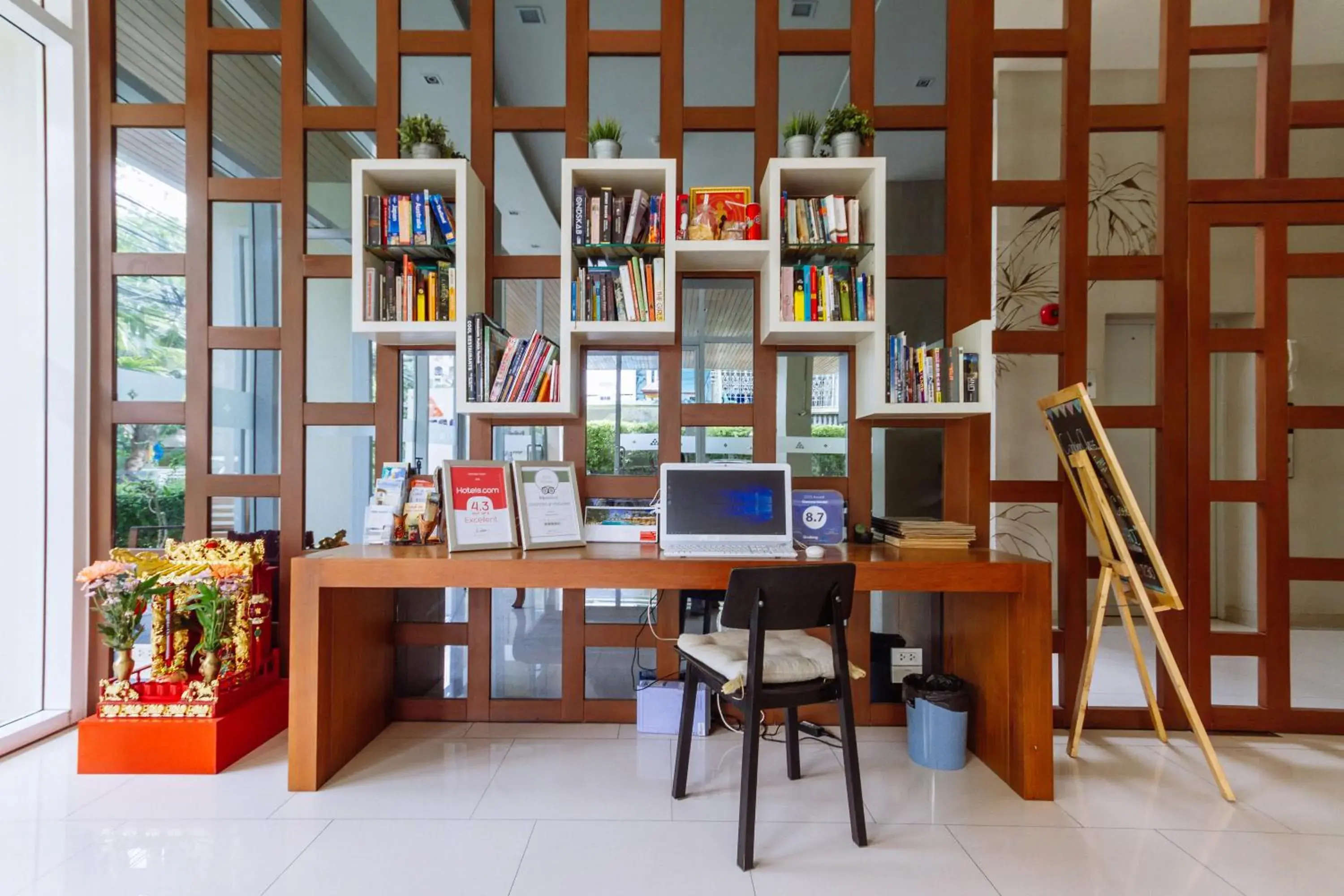Library, Business Area/Conference Room in Siamaze Hostel
