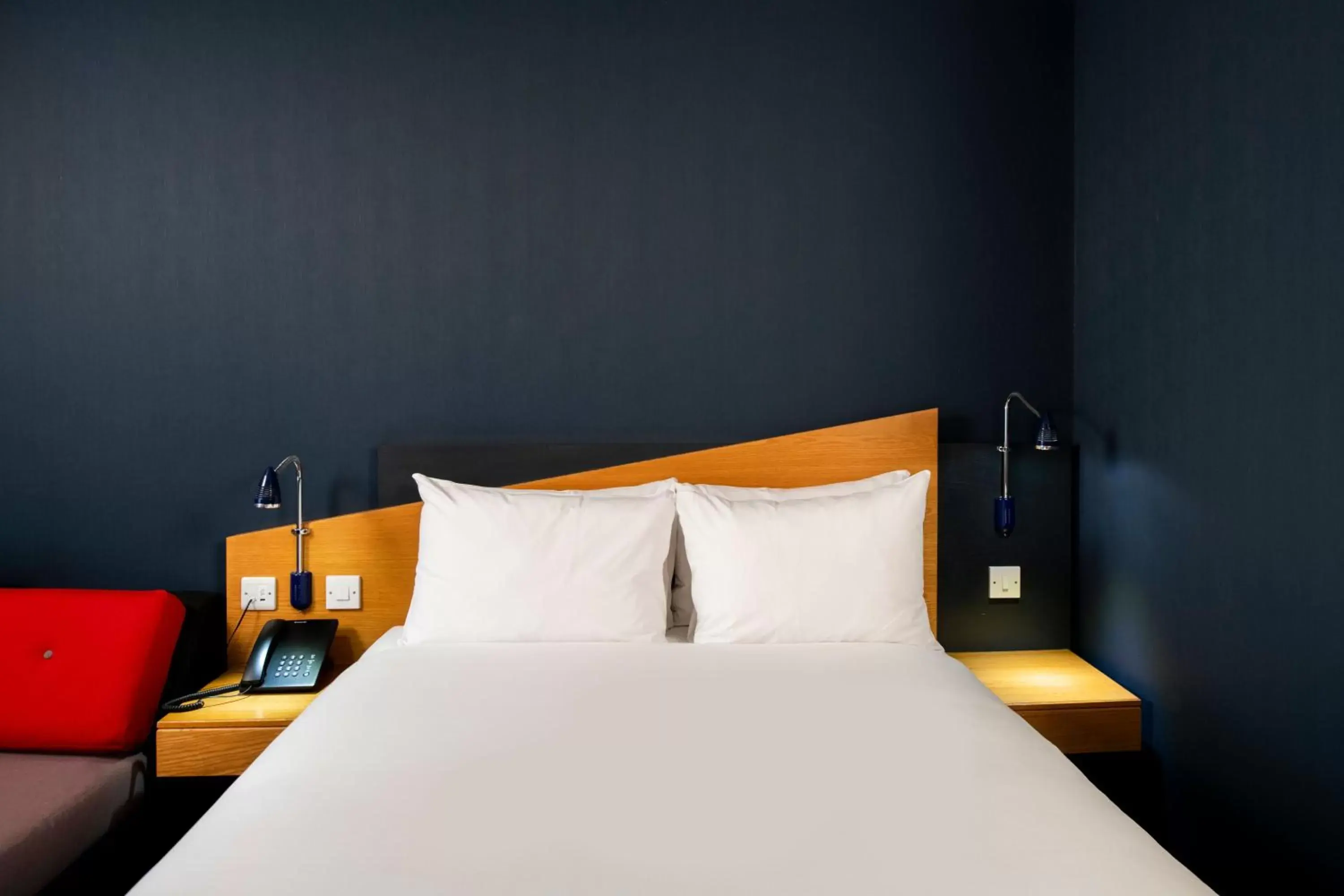 Bed in Holiday Inn Express Newcastle Gateshead, an IHG Hotel