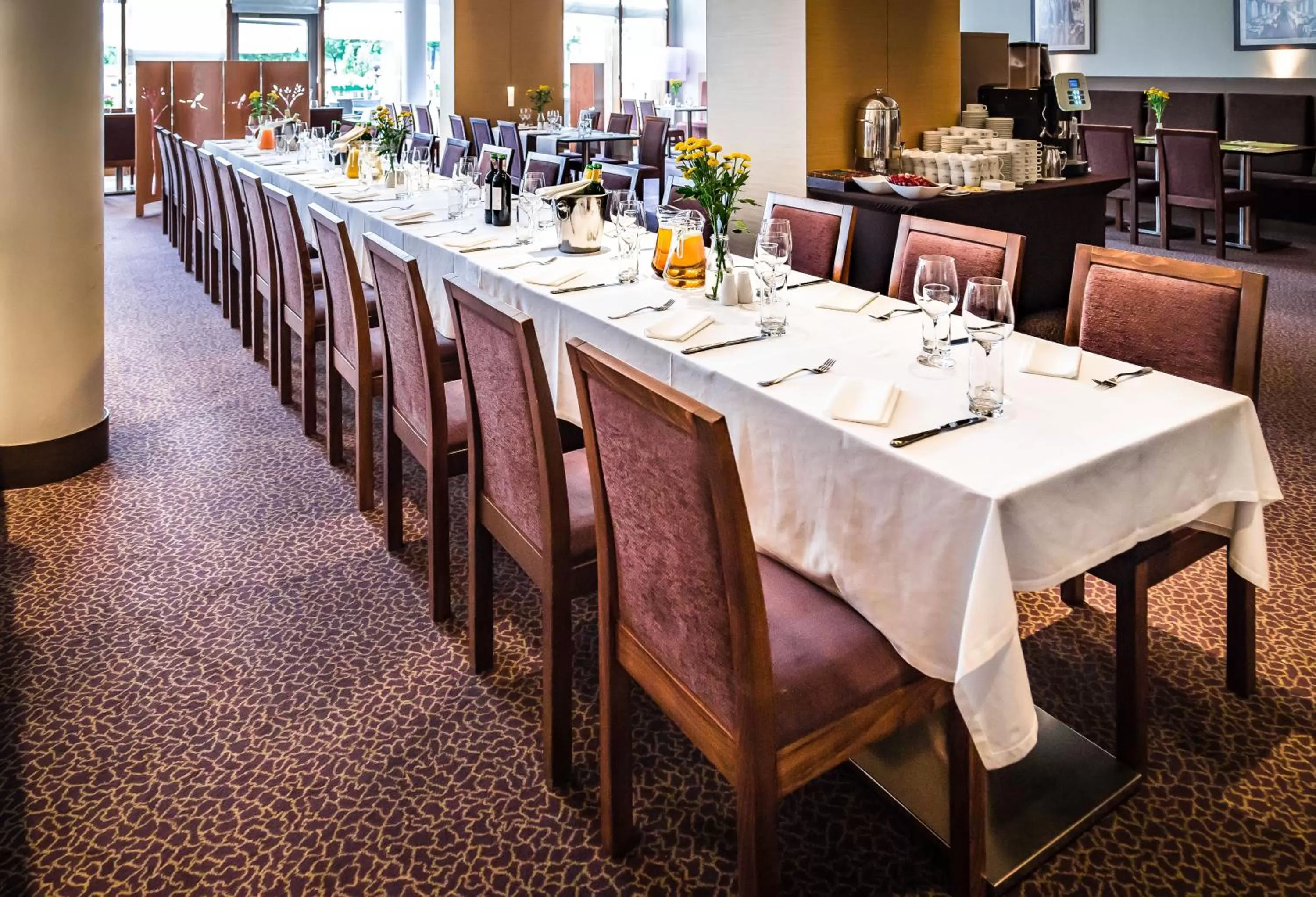 Restaurant/places to eat in Holiday Inn Resort Warsaw Józefów by IHG