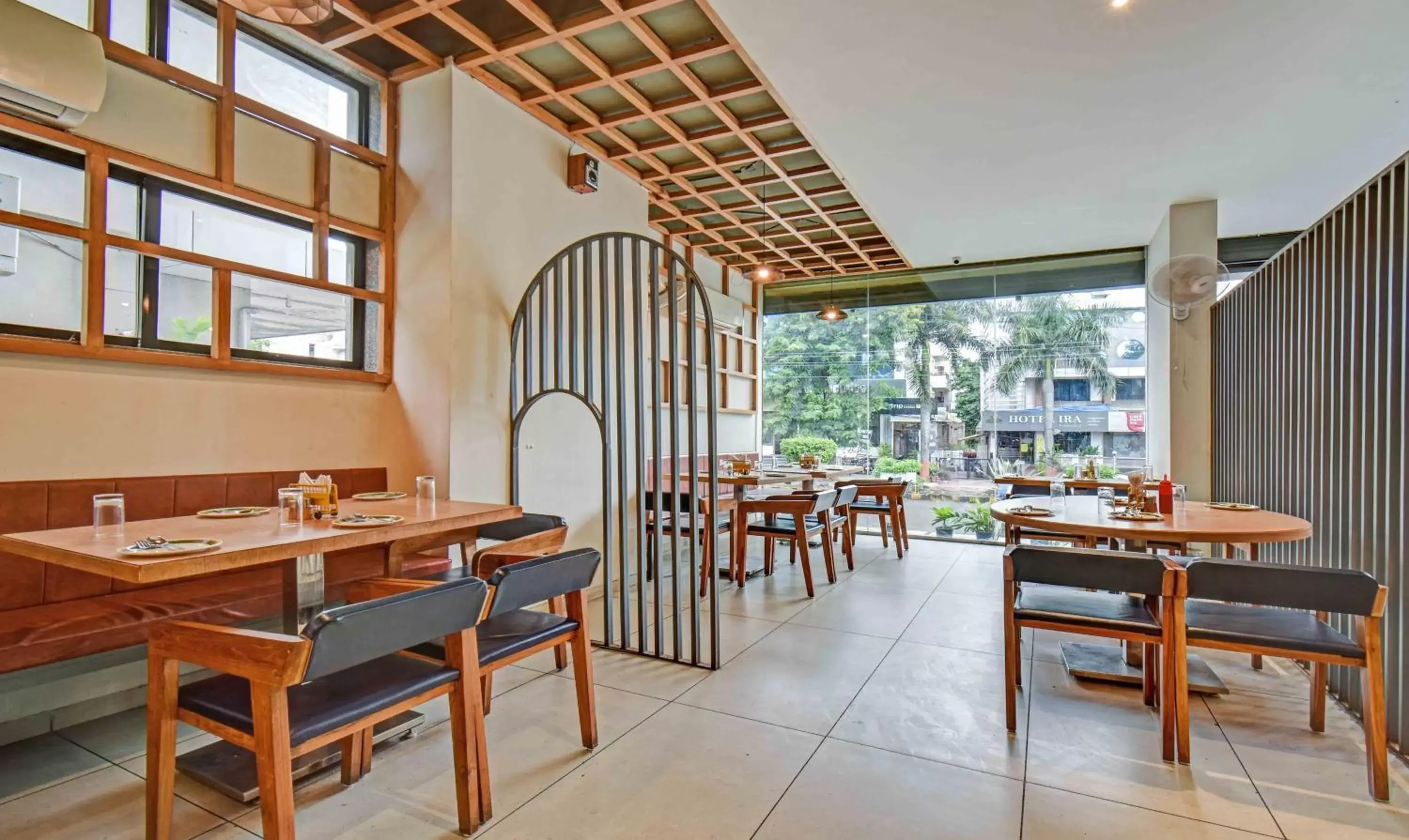 Restaurant/places to eat in Treebo Aroma Executive Restaurant/places to eat in Treebo Aroma Executive