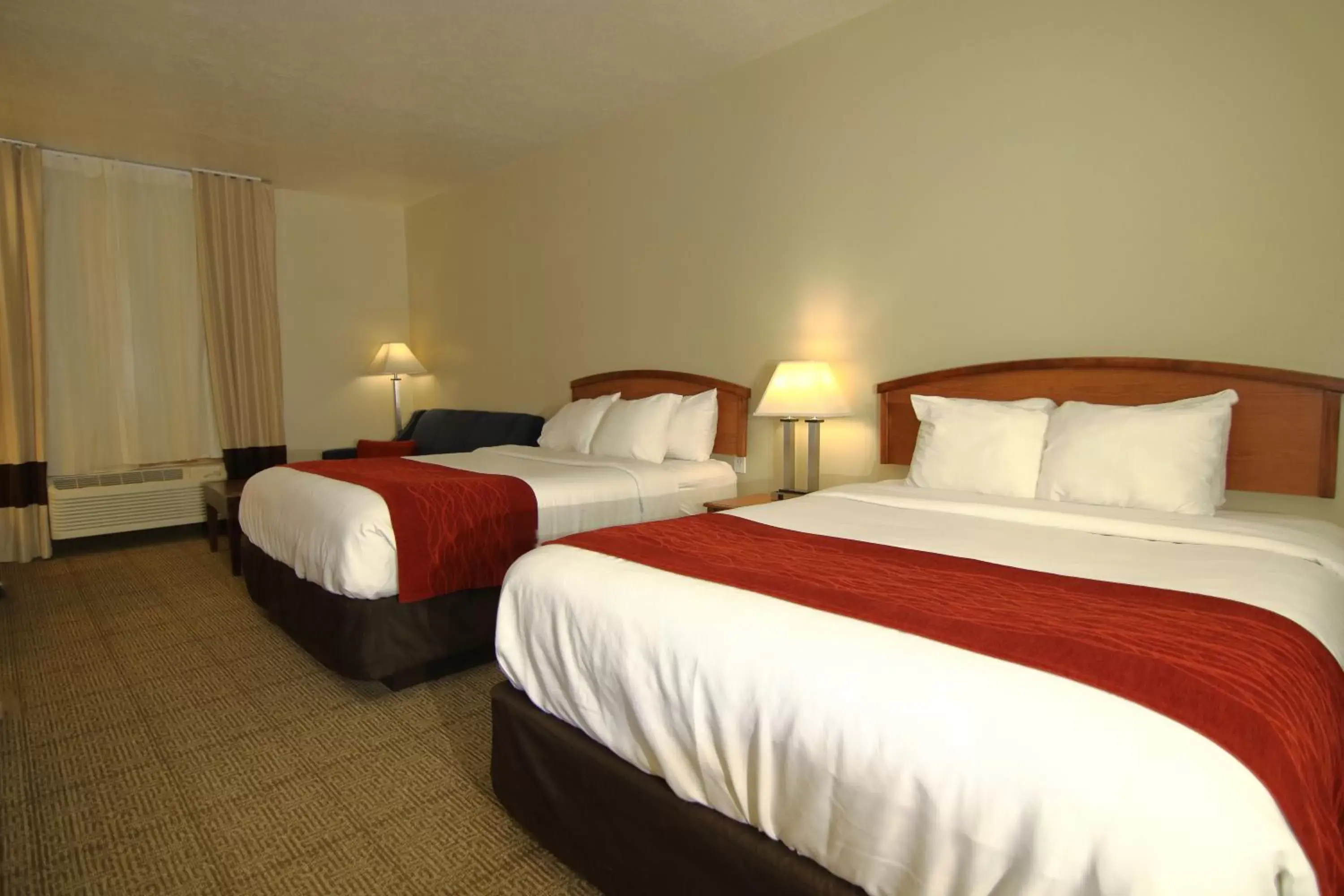 Photo of the whole room, Bed in Comfort Inn Richfield I-70