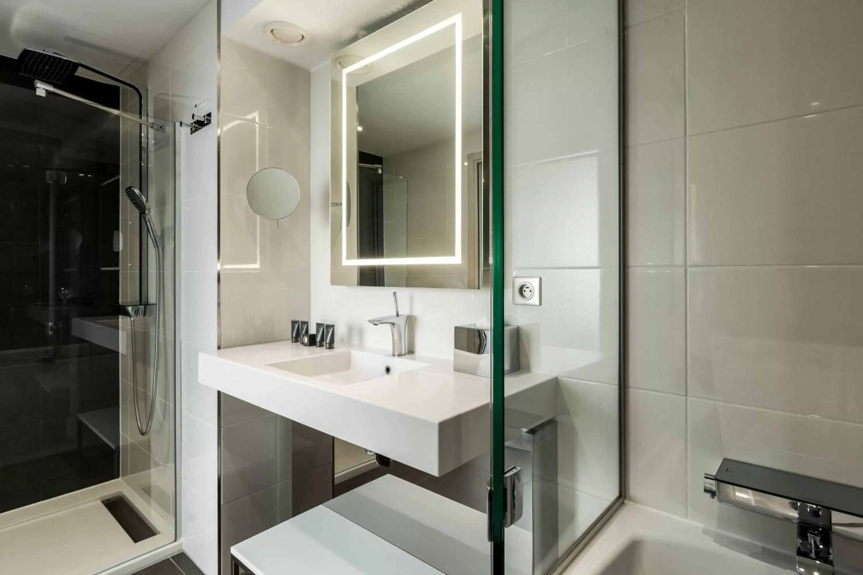 Bathroom in AC Hotel Paris Porte Maillot by Marriott
