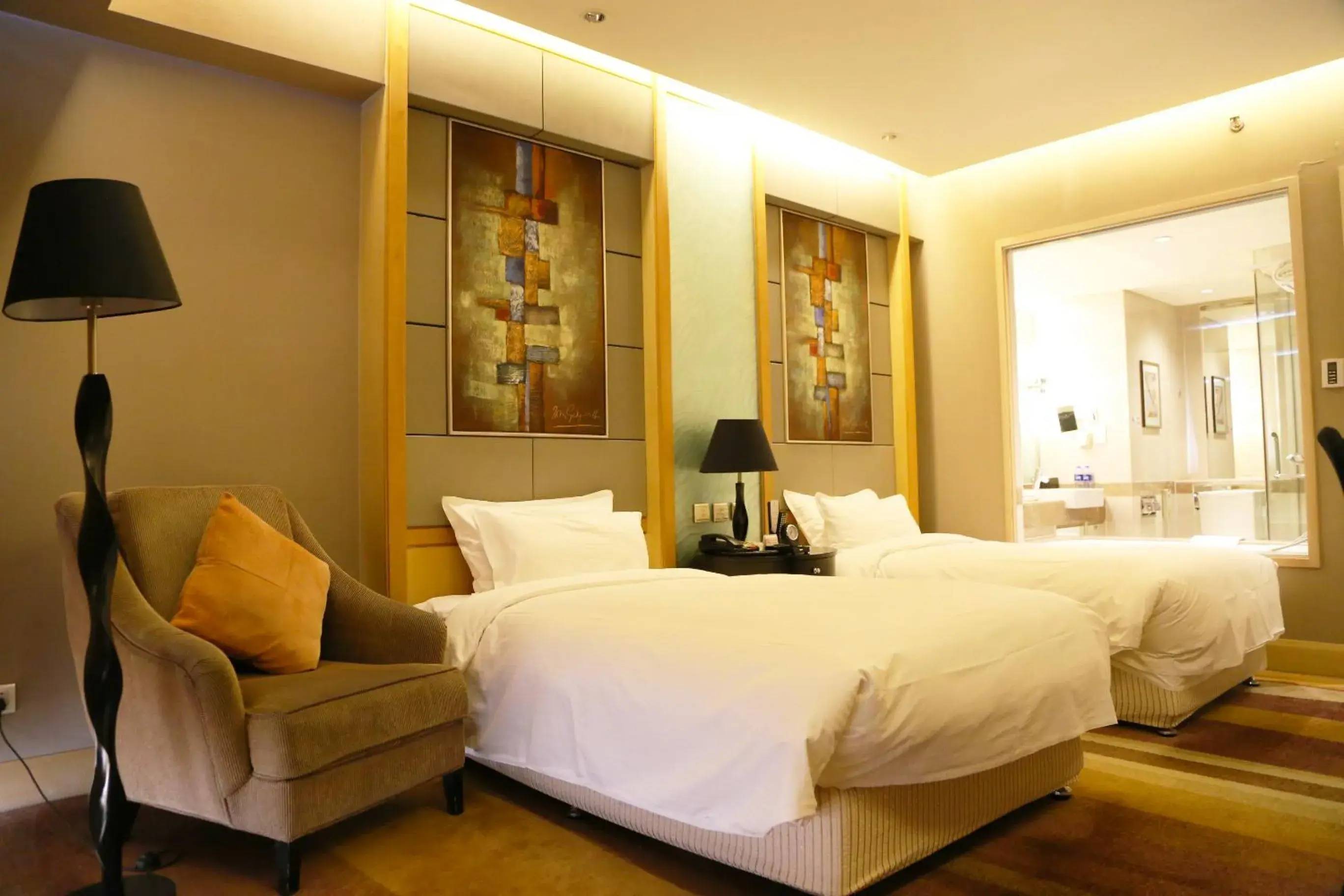 Bed in Wenjin Hotel, Beijing
