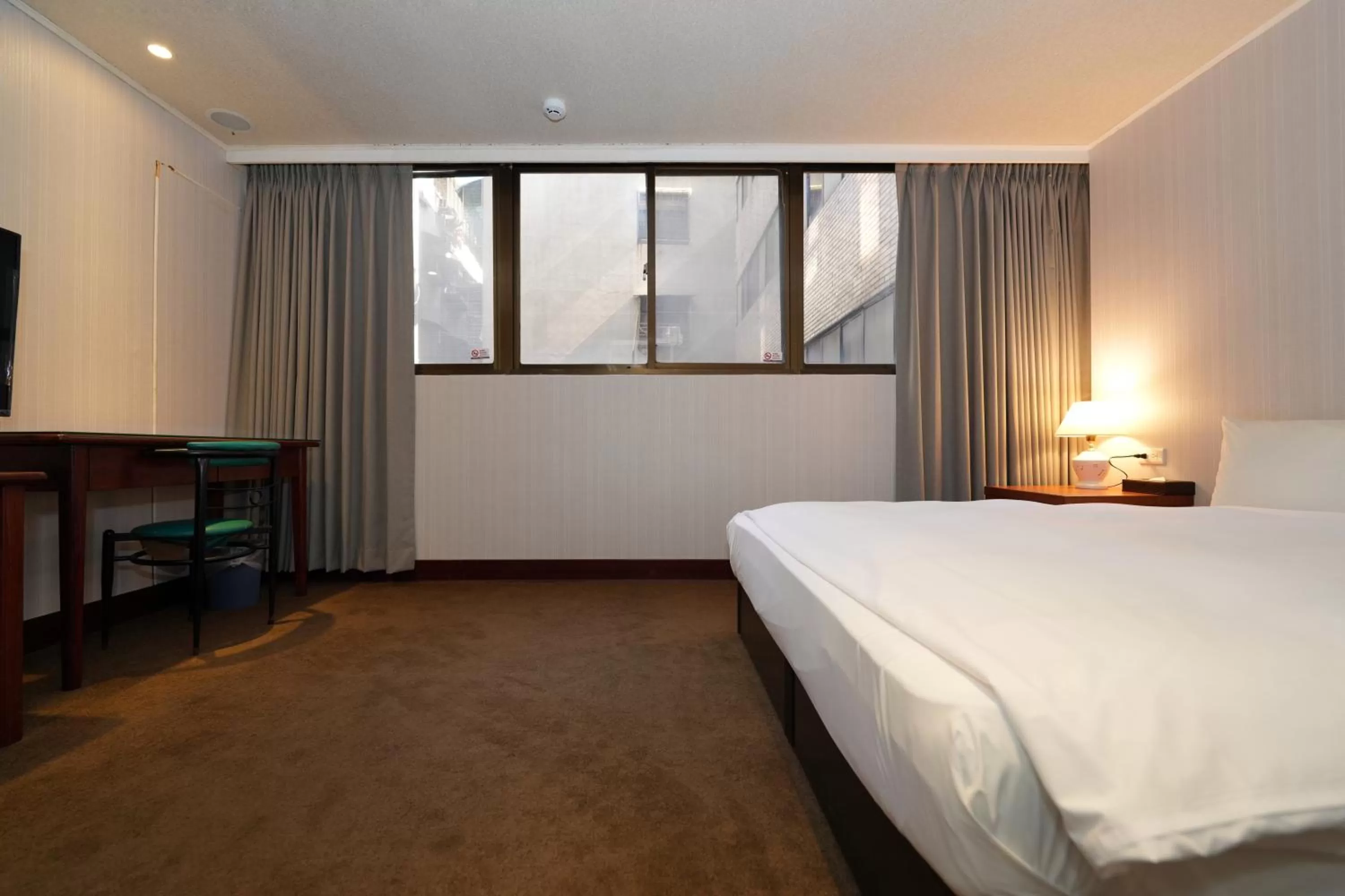 Photo of the whole room, Bed in Shanger Hotel