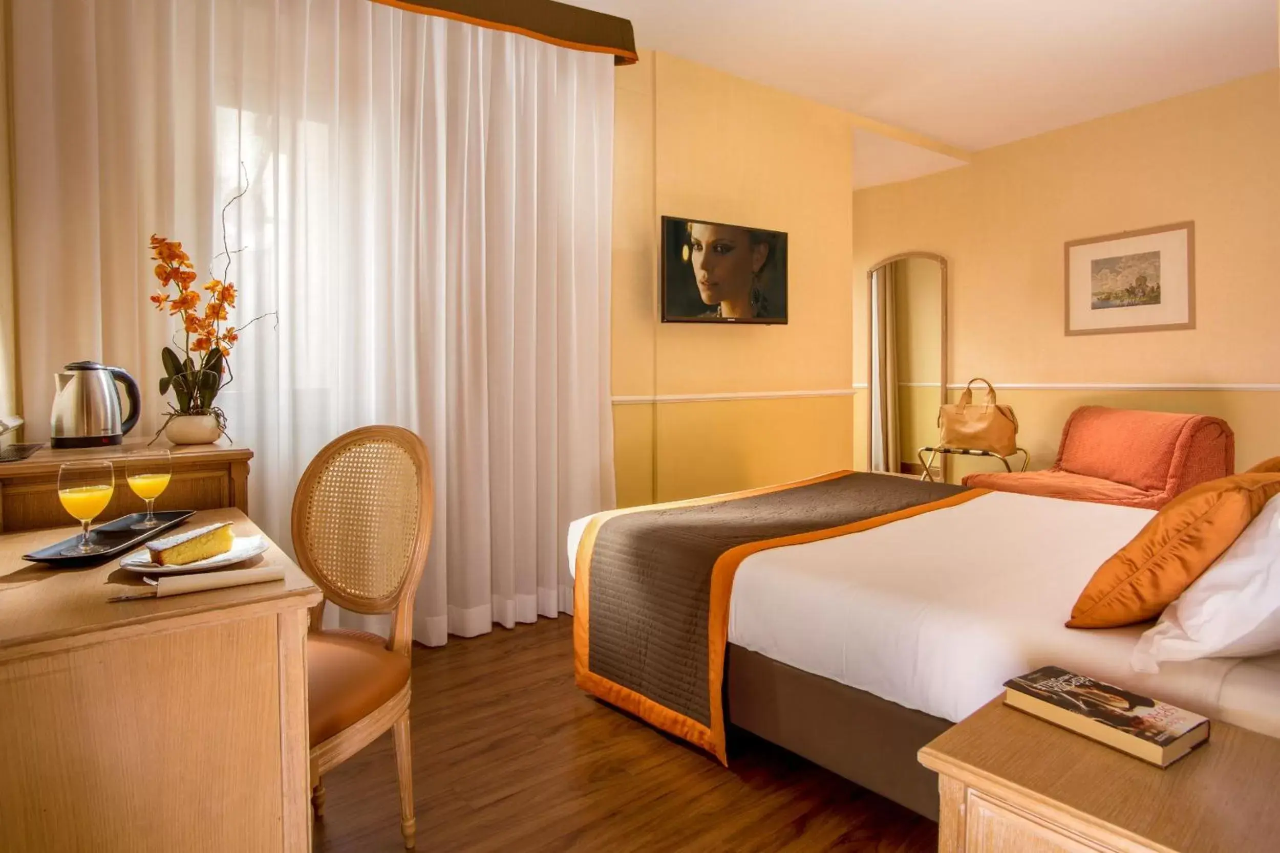 Photo of the whole room, Bed in Hotel Santa Costanza by OMNIA hotels