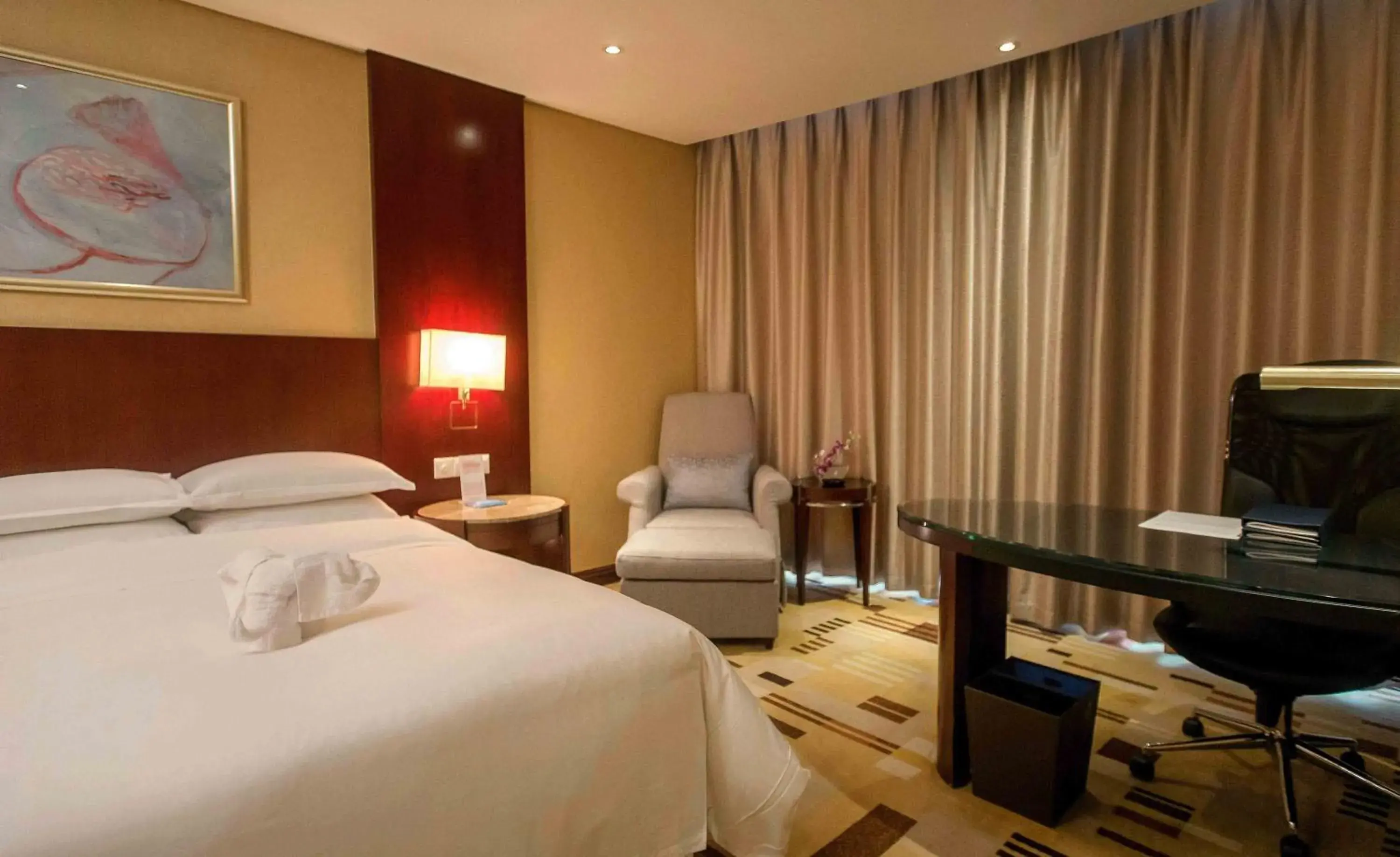 Bedroom, Bed in Sheraton Guiyang Hotel