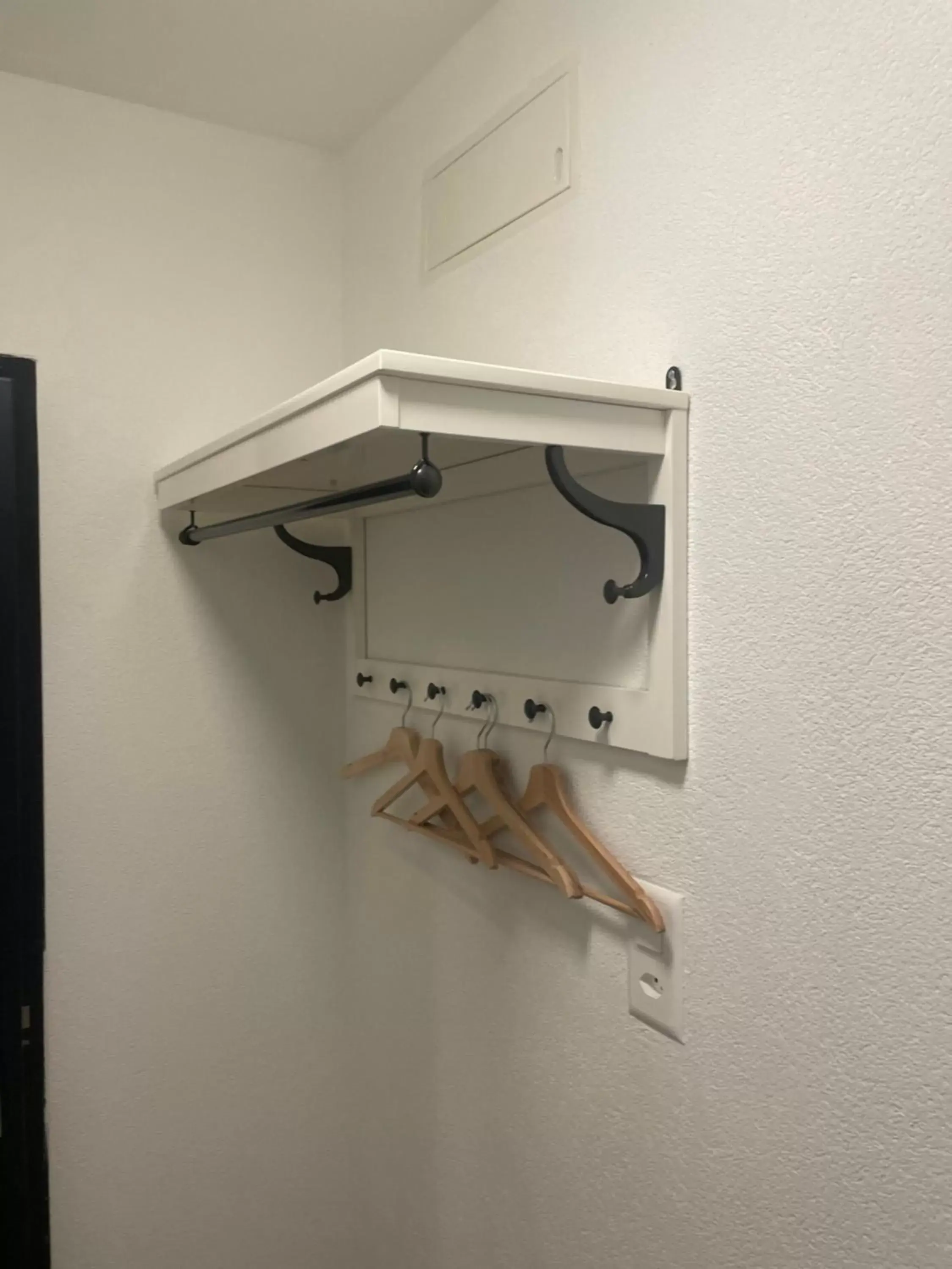 wardrobe in Hechtplatz Hotel - Self Check-in