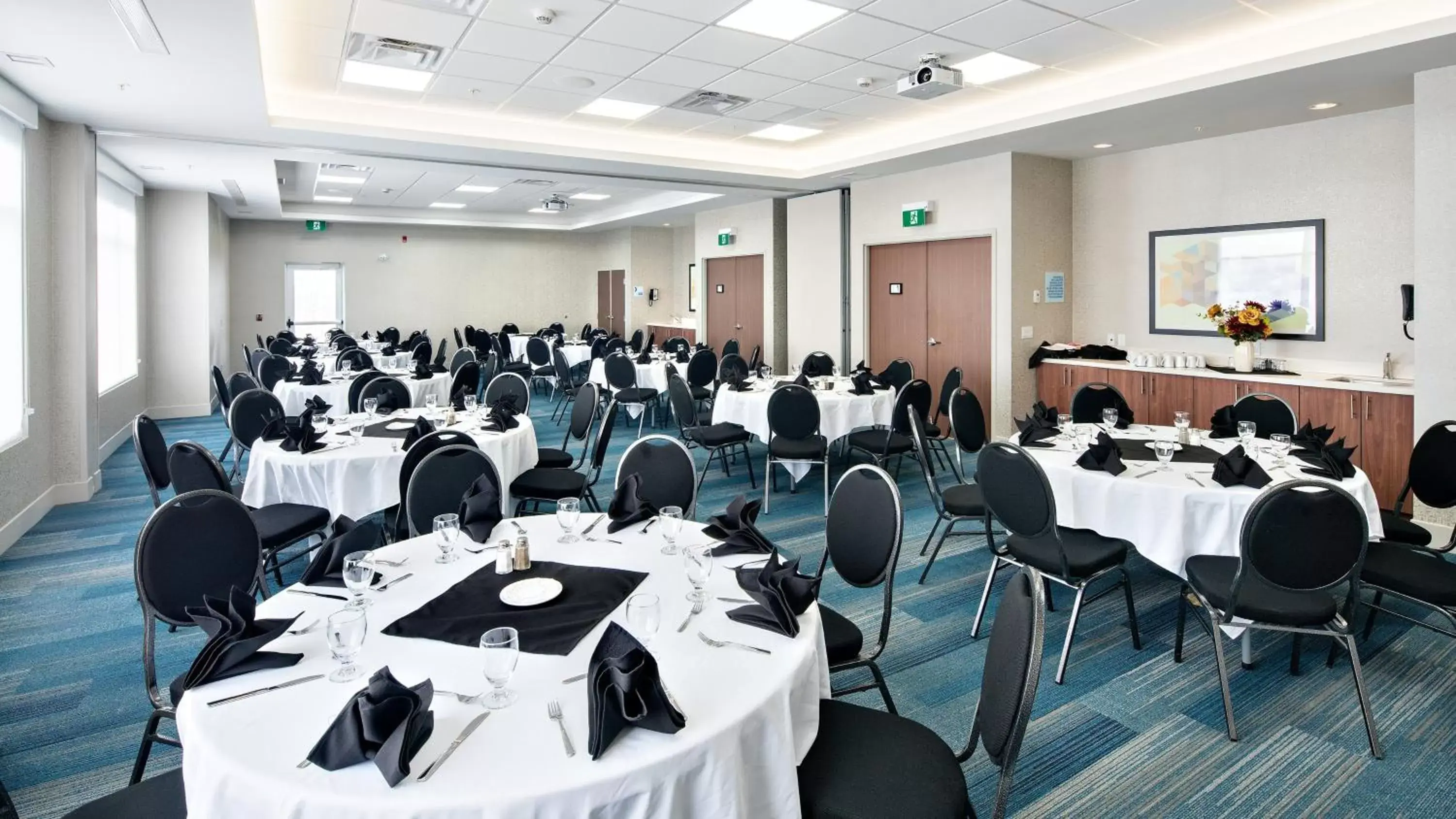 Banquet/Function facilities, Banquet Facilities in Staybridge Suites - Red Deer North, an IHG Hotel