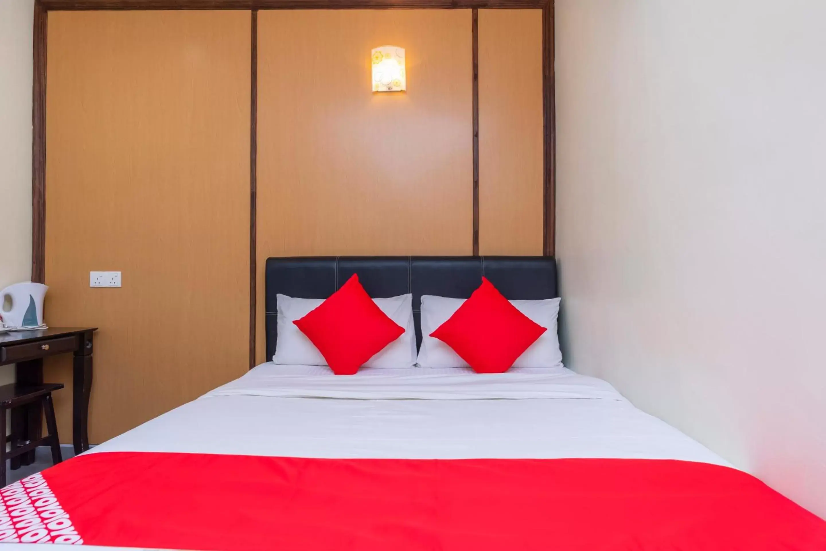 Bedroom, Bed in OYO 756 Muar City Hotel