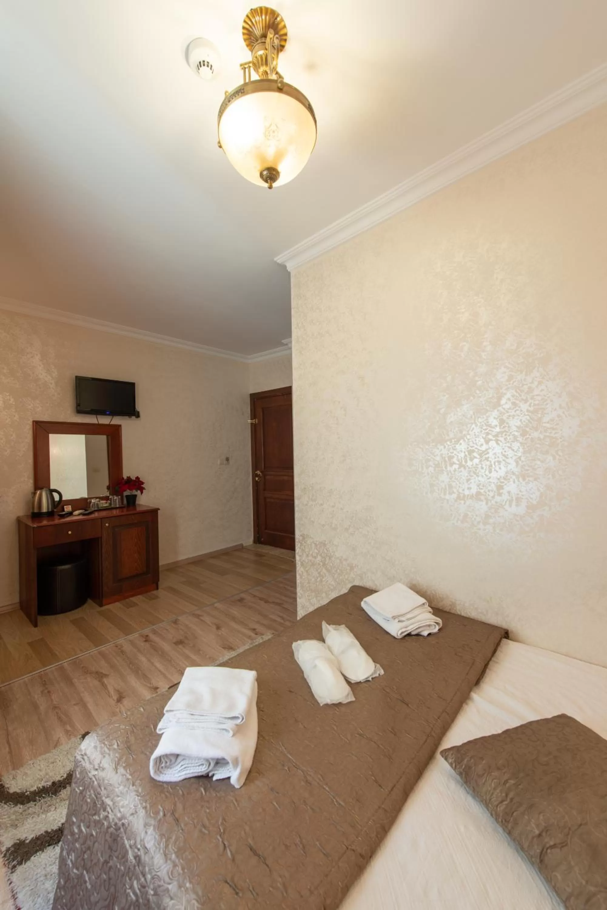 Photo of the whole room, Bed in Sultanahmet Cesme Hotel