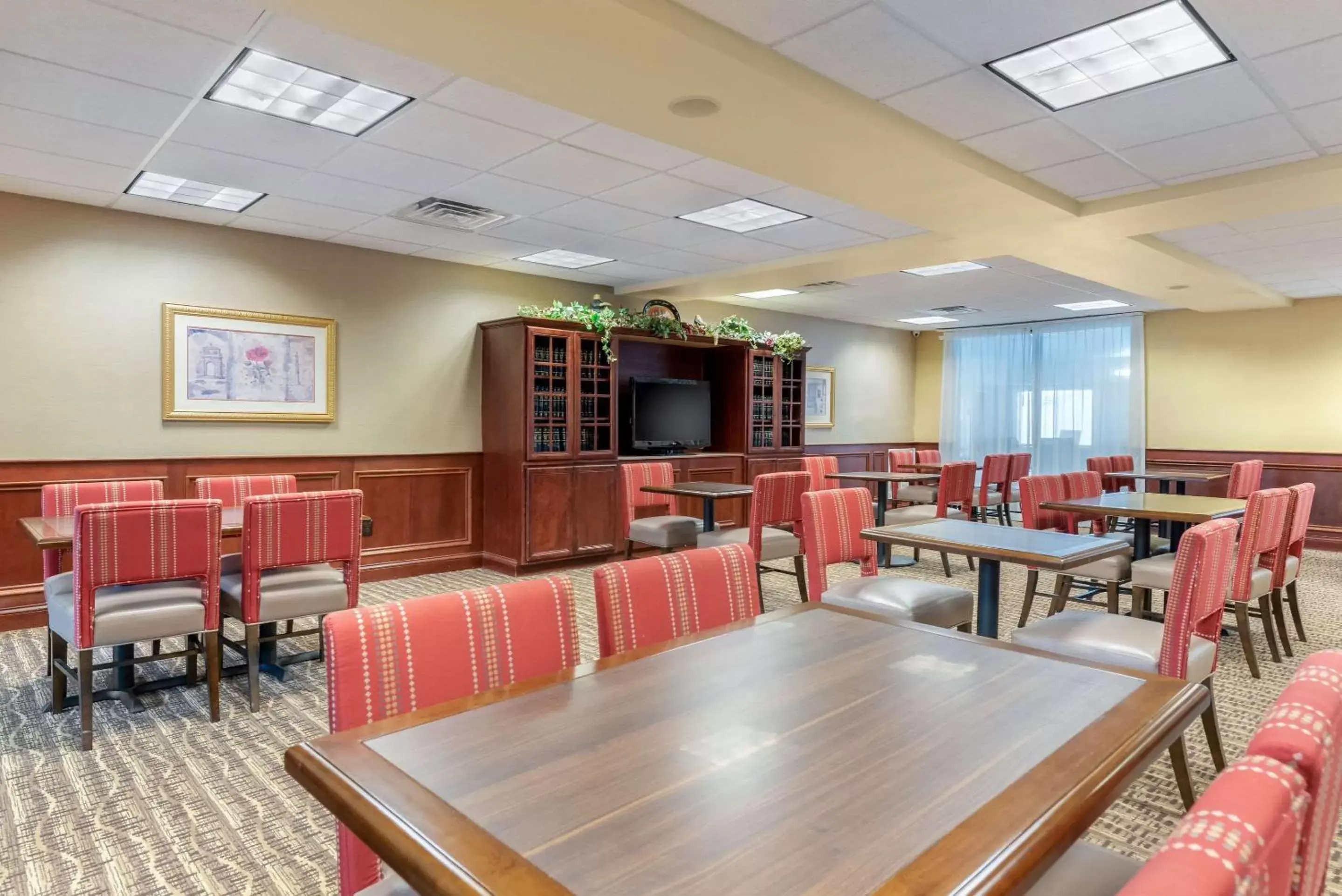 Restaurant/Places to Eat in Comfort Suites Findlay I-75