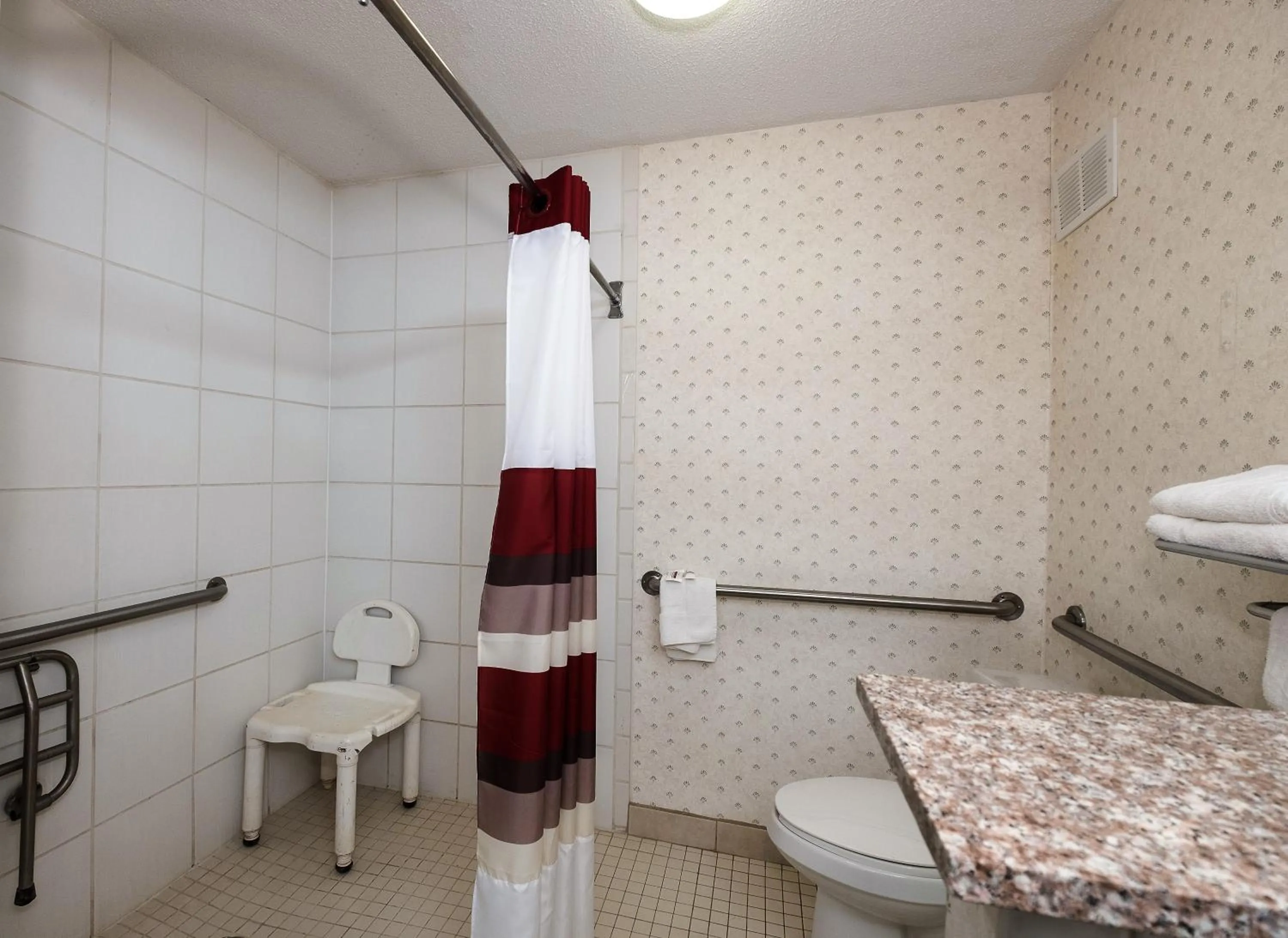 Bathroom in Horizon Inn & Suites