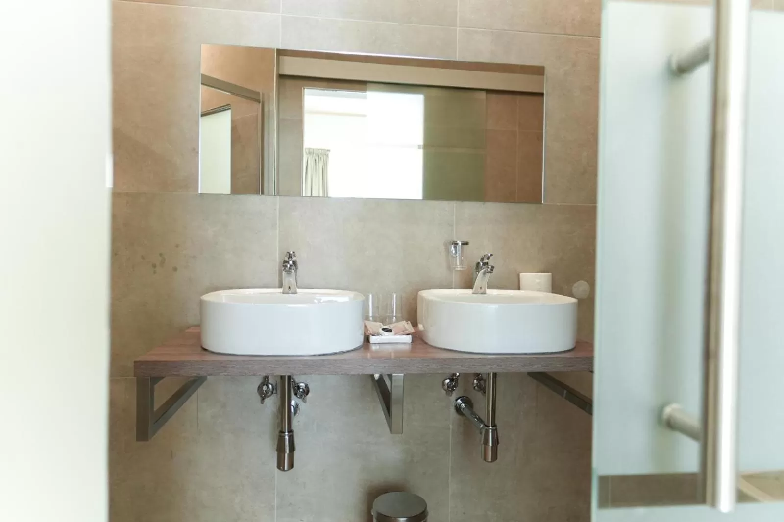 Bathroom in paradise suite