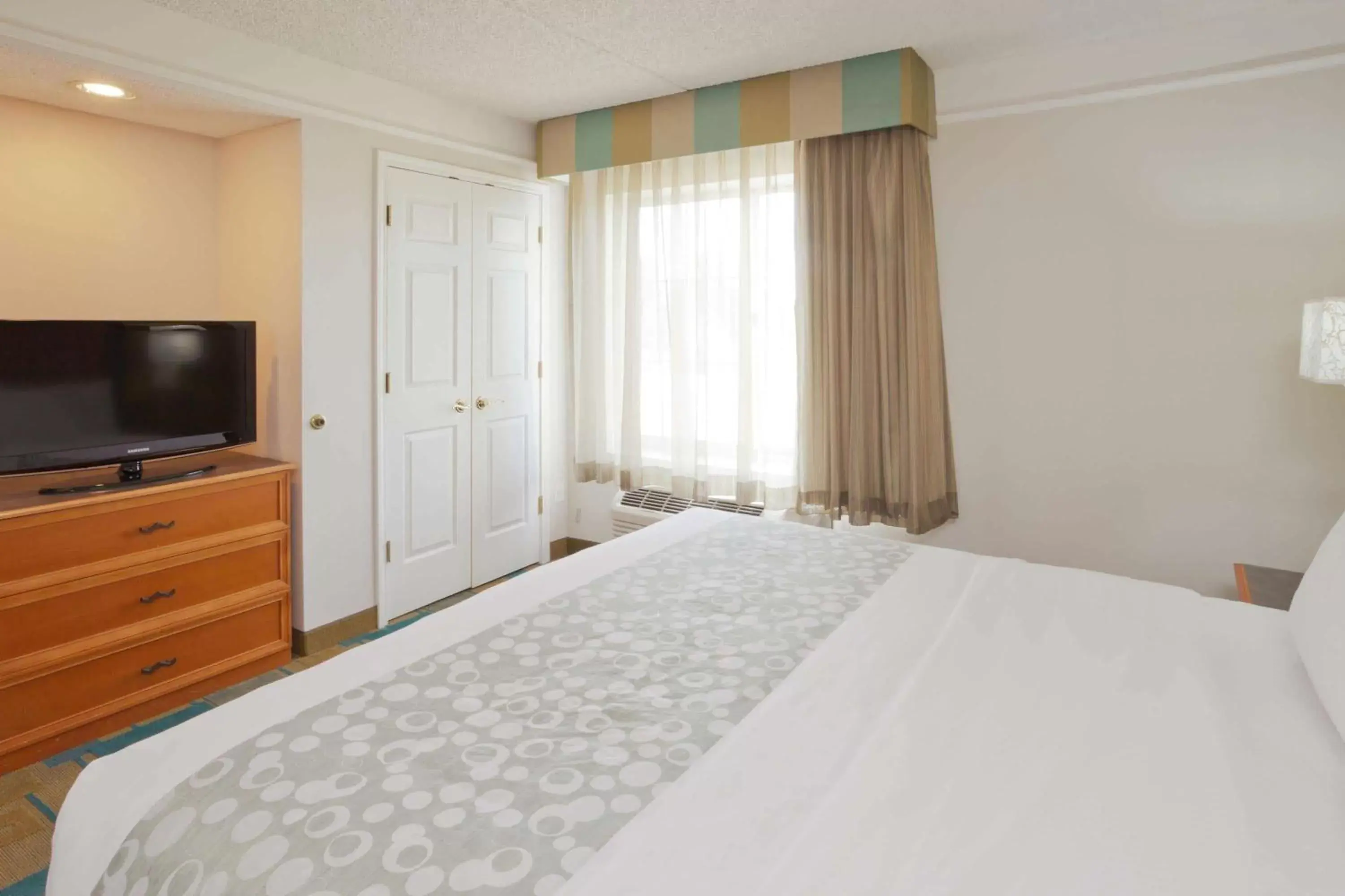 One-Bedroom King Suite - Non-Smoking in La Quinta by Wyndham Salt Lake City Airport One-Bedroom King Suite - Non-Smoking in La Quinta by Wyndham Salt Lake City Airport