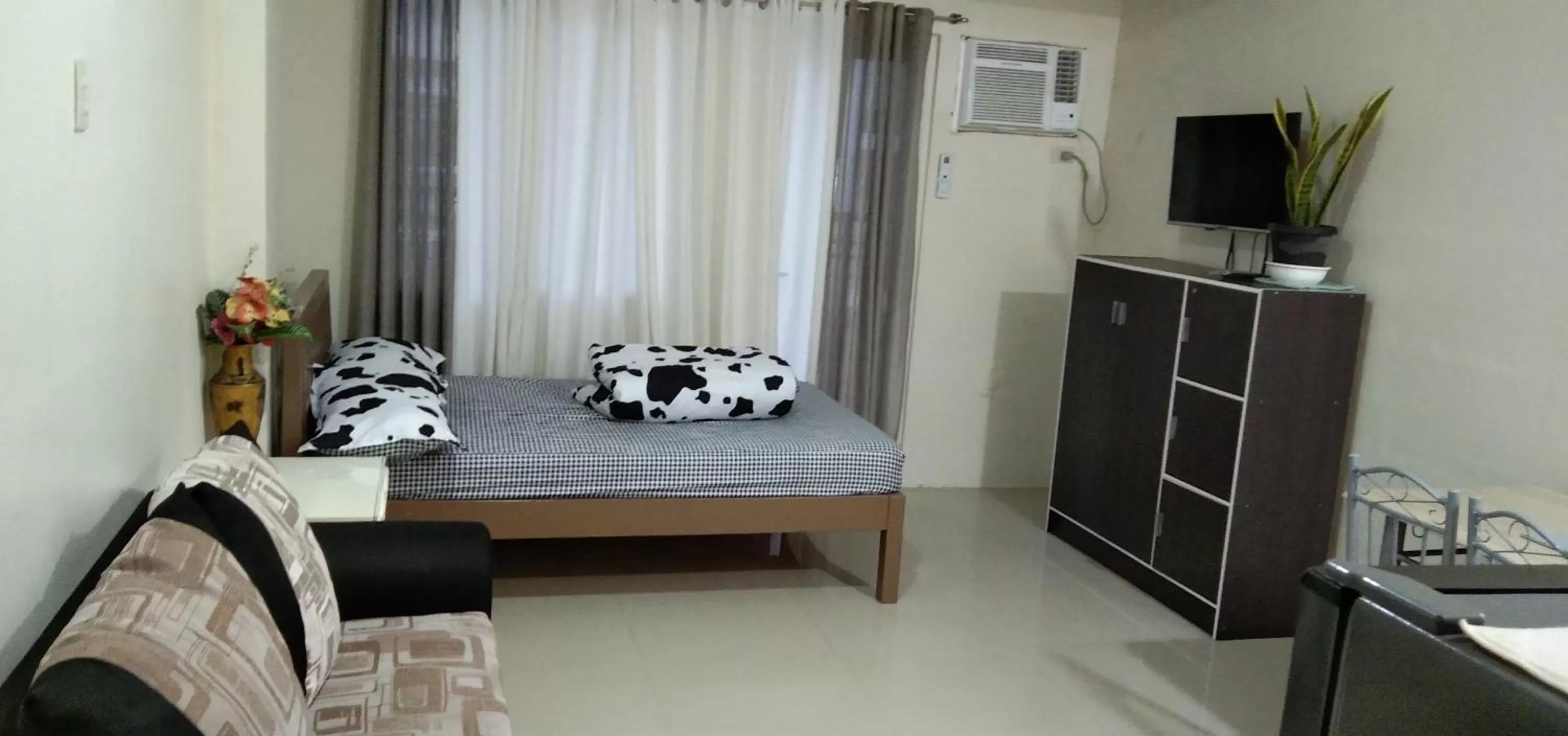 Communal lounge/ TV room, Seating Area in Kdorzmoonwalk Kassel Residences Paranaque